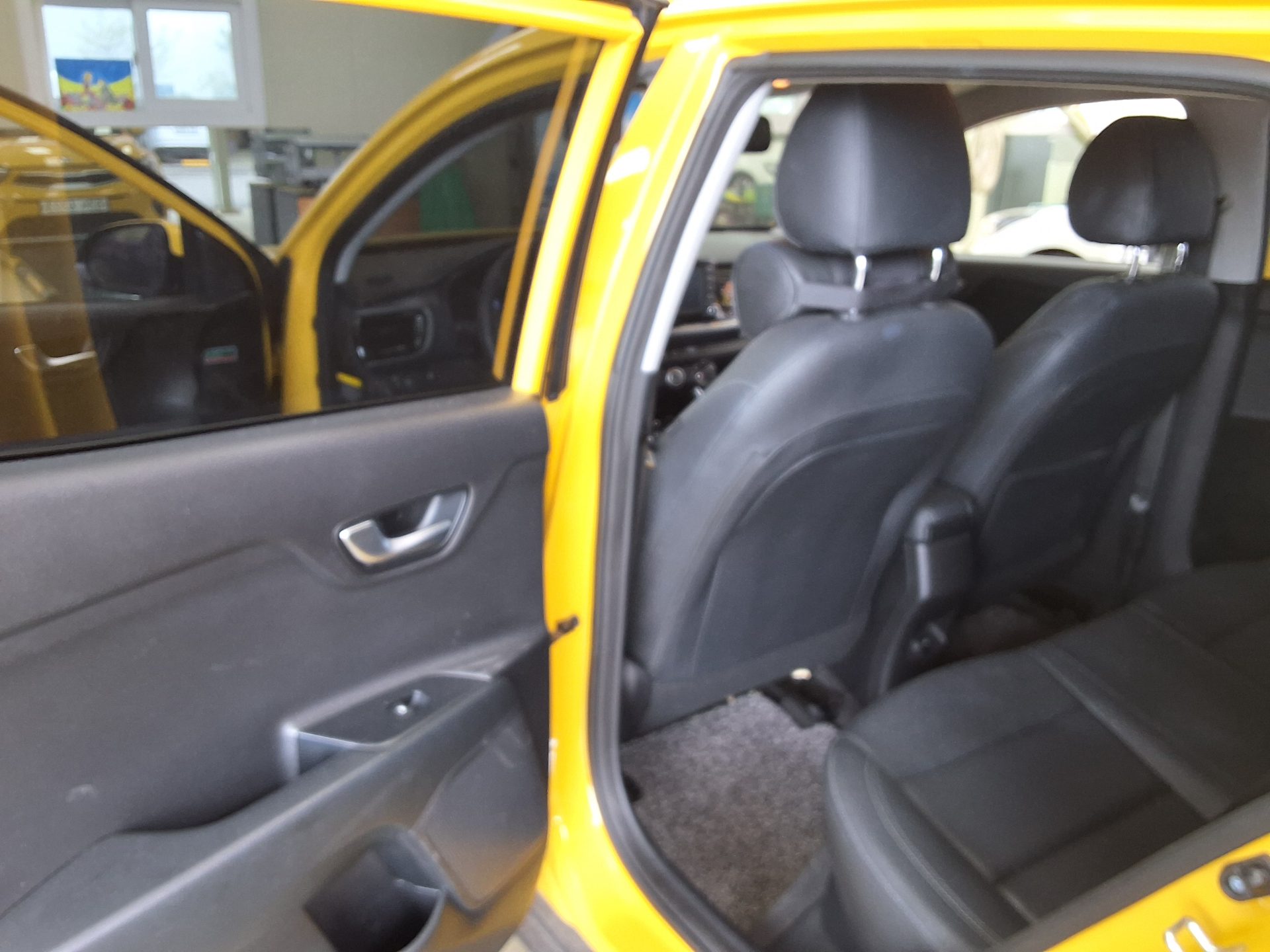 Kia Stonic 2018 - Image 11