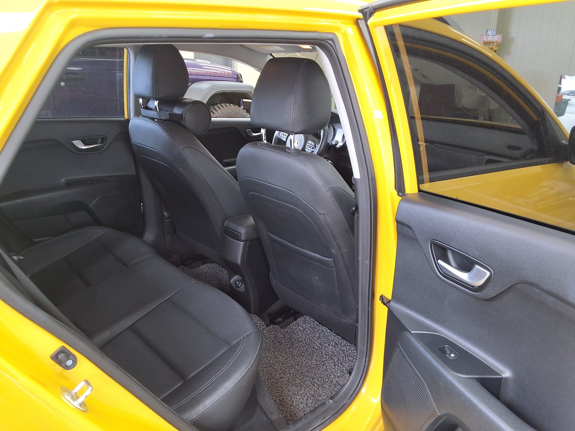 Kia Stonic 2018 - Image 12