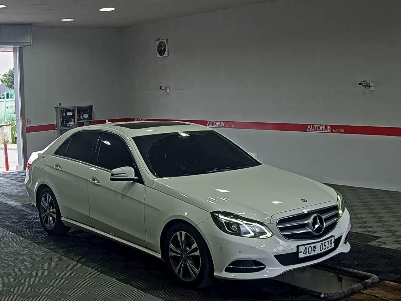 Mercedes-Benz E-Class 2016 - Image 2