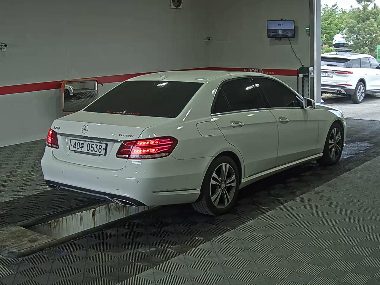 Mercedes-Benz E-Class 2016 - Image 4
