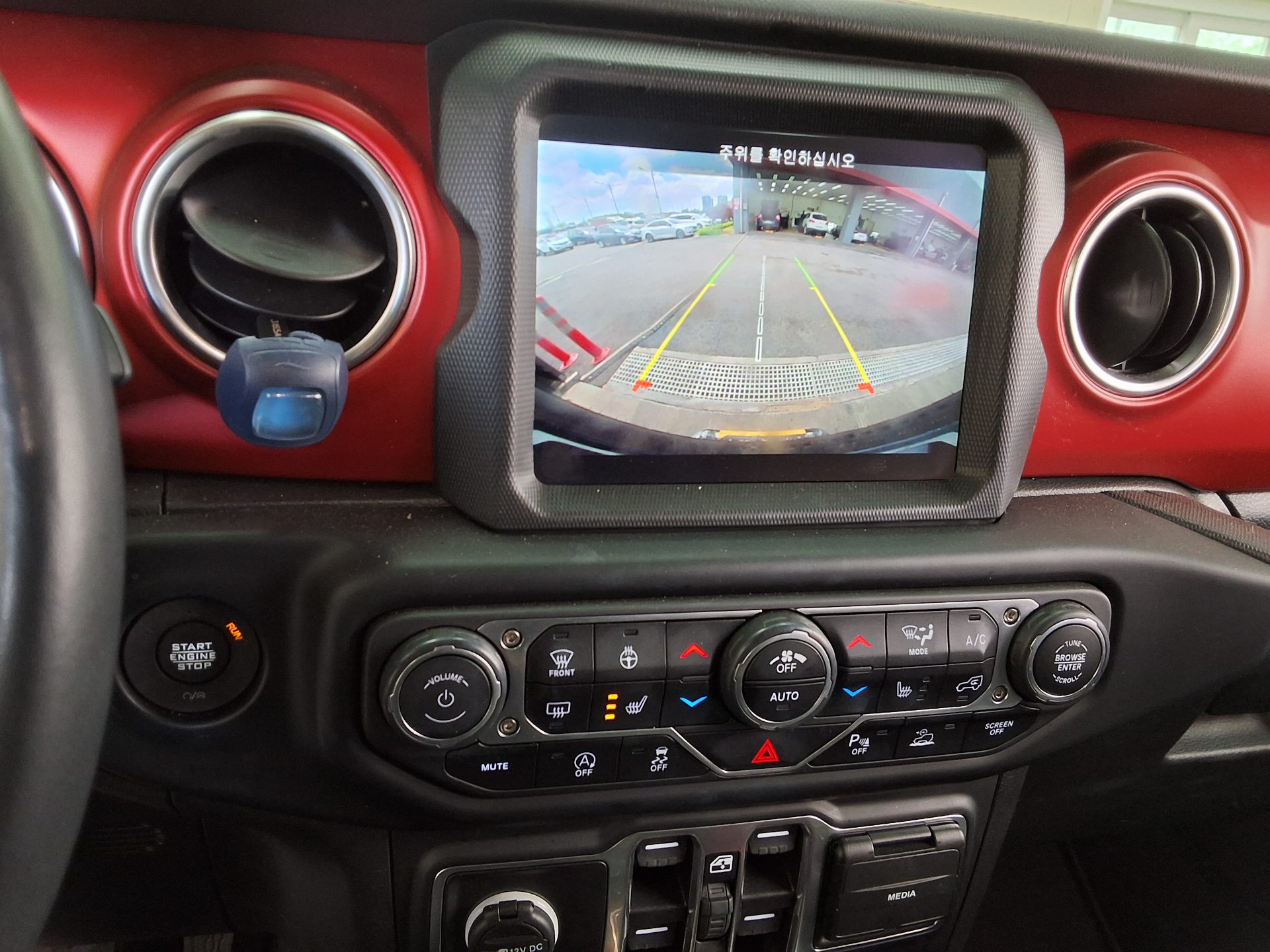 Jeep Wrangler 2023 - Image 17
