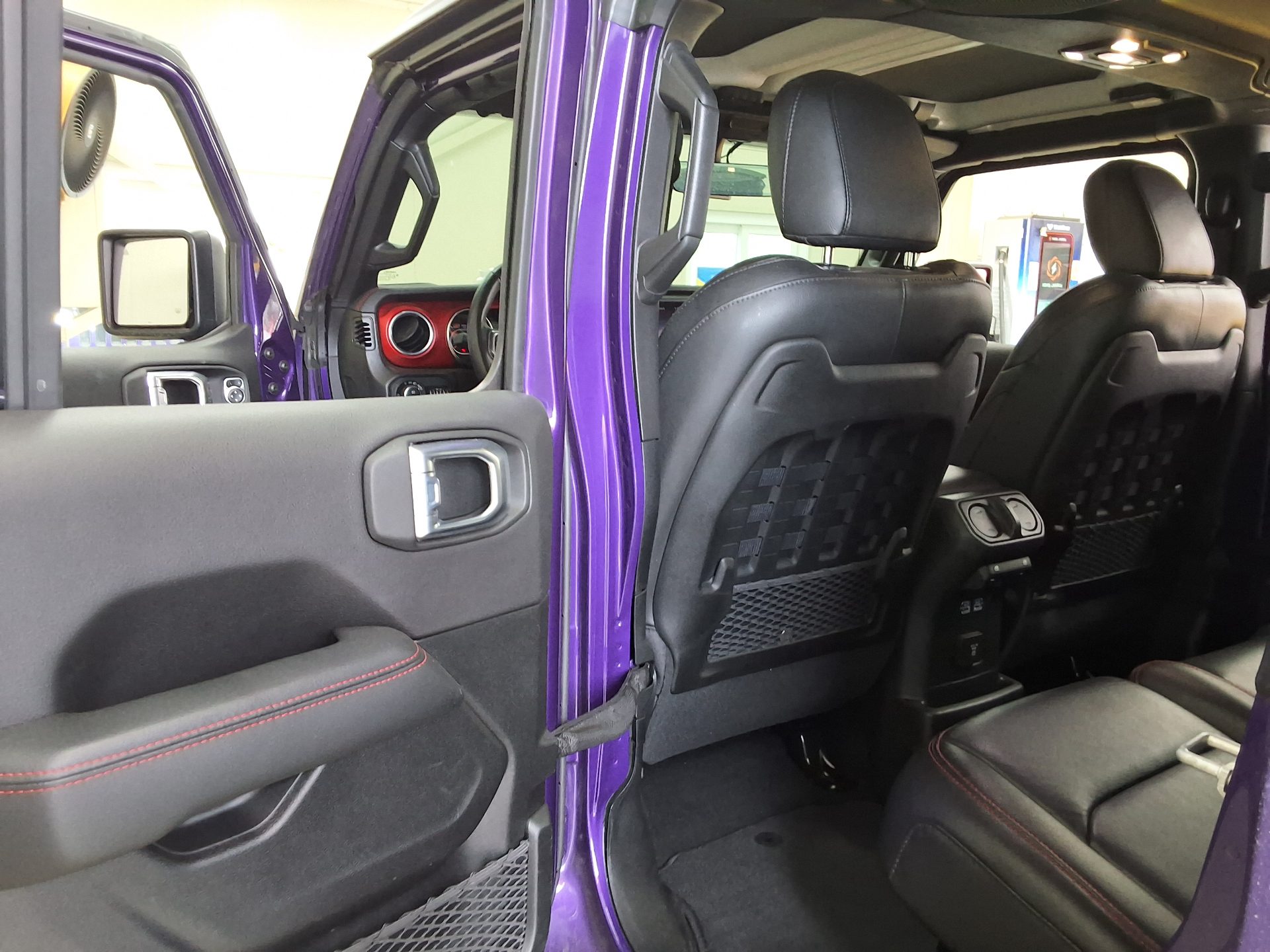 Jeep Wrangler 2023 - Image 11