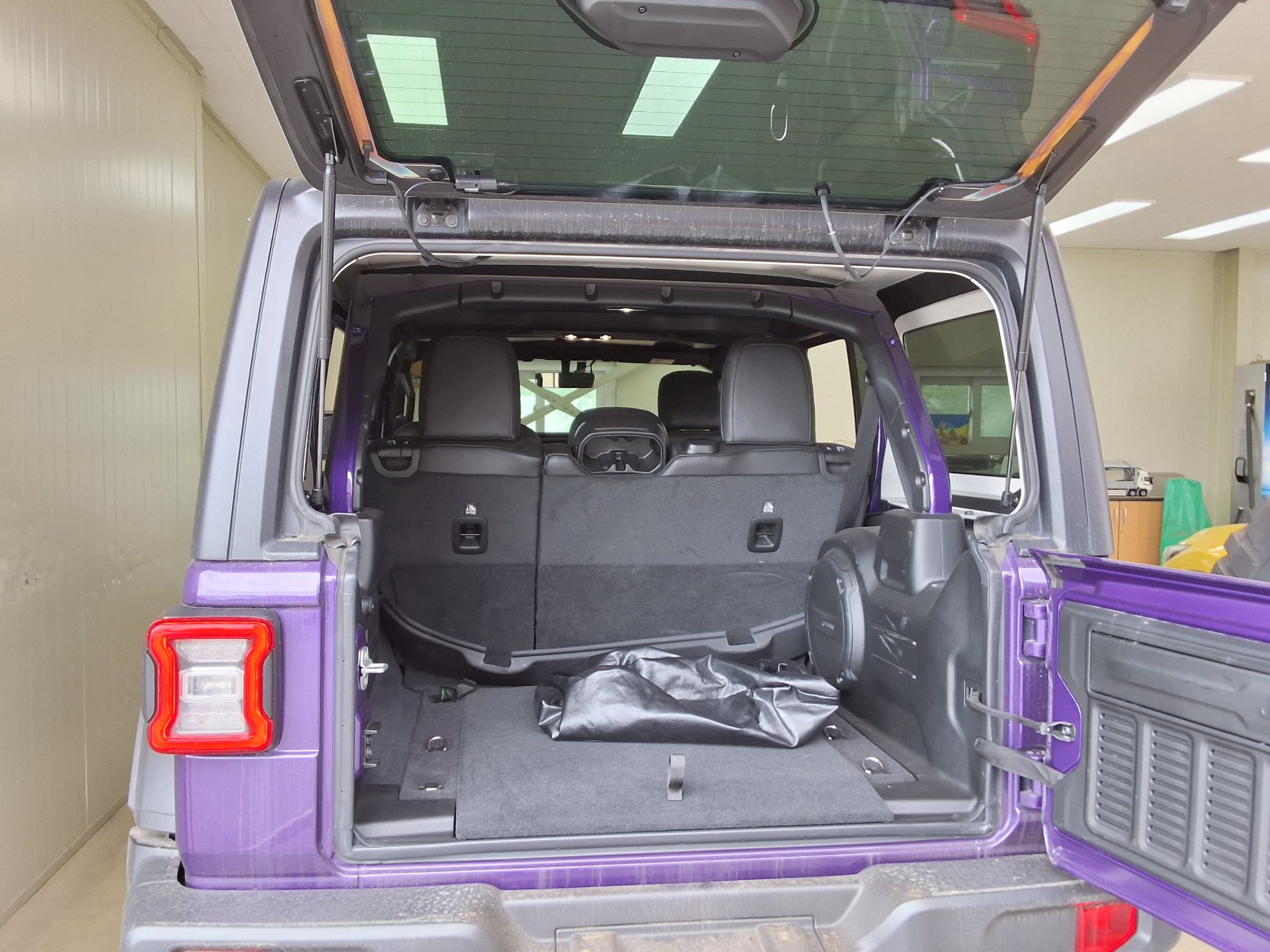Jeep Wrangler 2023 - Image 14