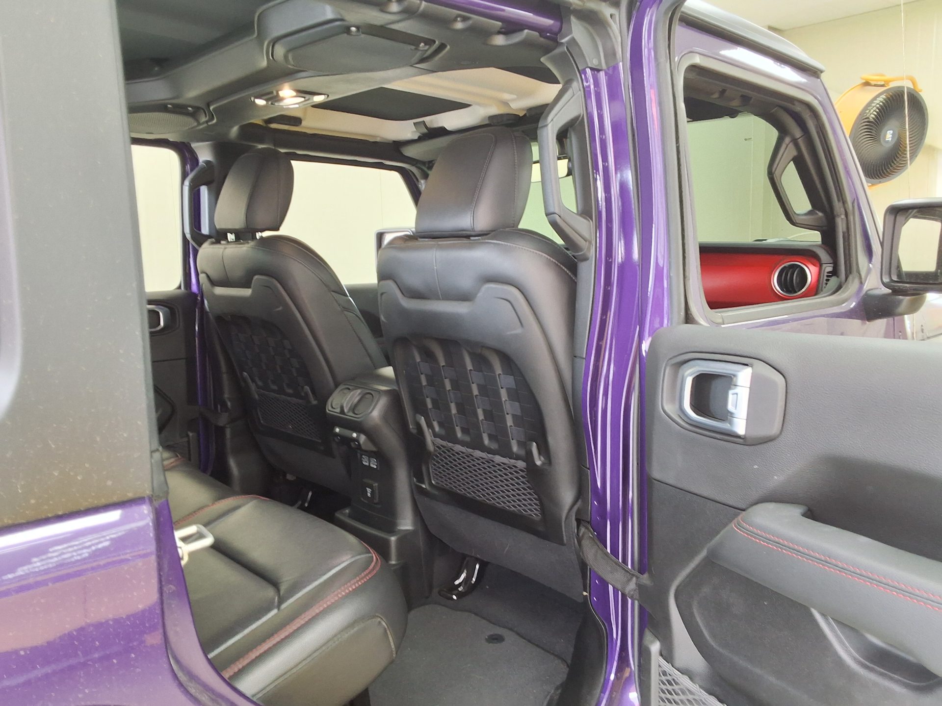 Jeep Wrangler 2023 - Image 12