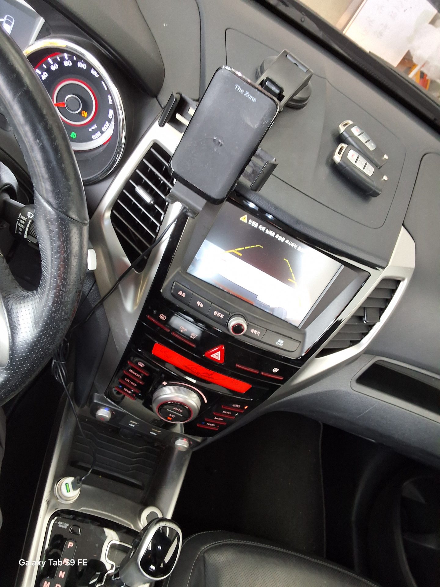 KG Mobility Tivoli 2015 - Image 17