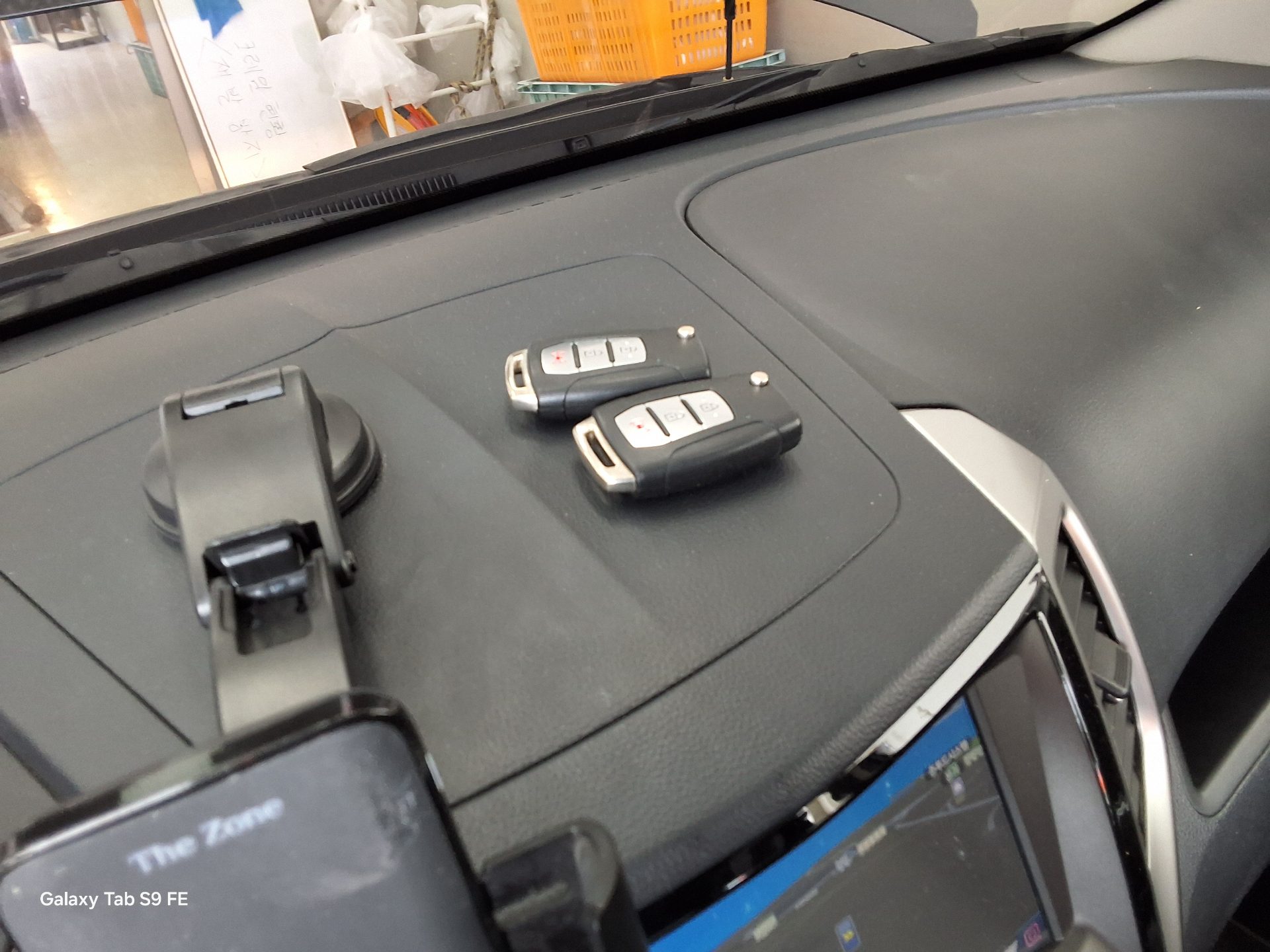 KG Mobility Tivoli 2015 - Image 18