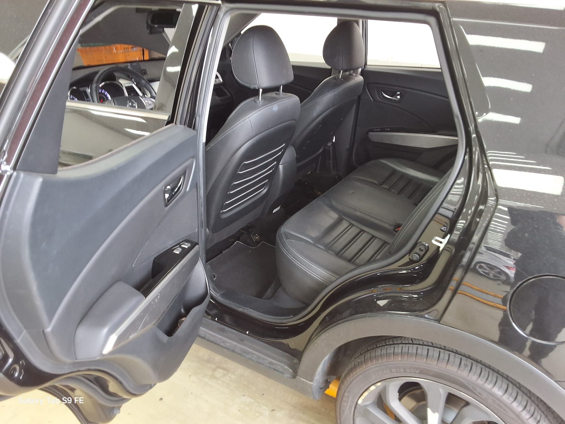 KG Mobility Tivoli 2015 - Image 11