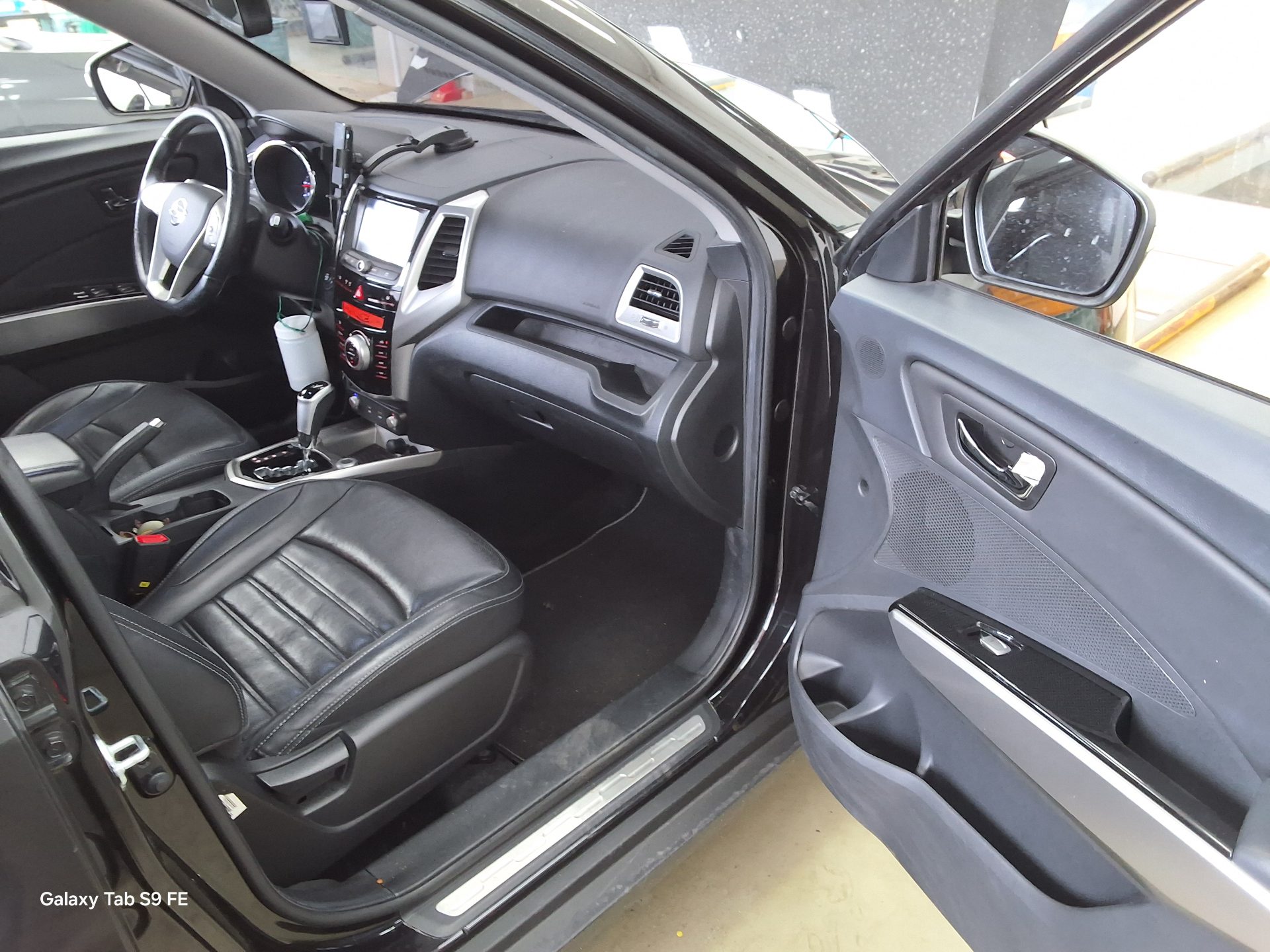 KG Mobility Tivoli 2015 - Image 13
