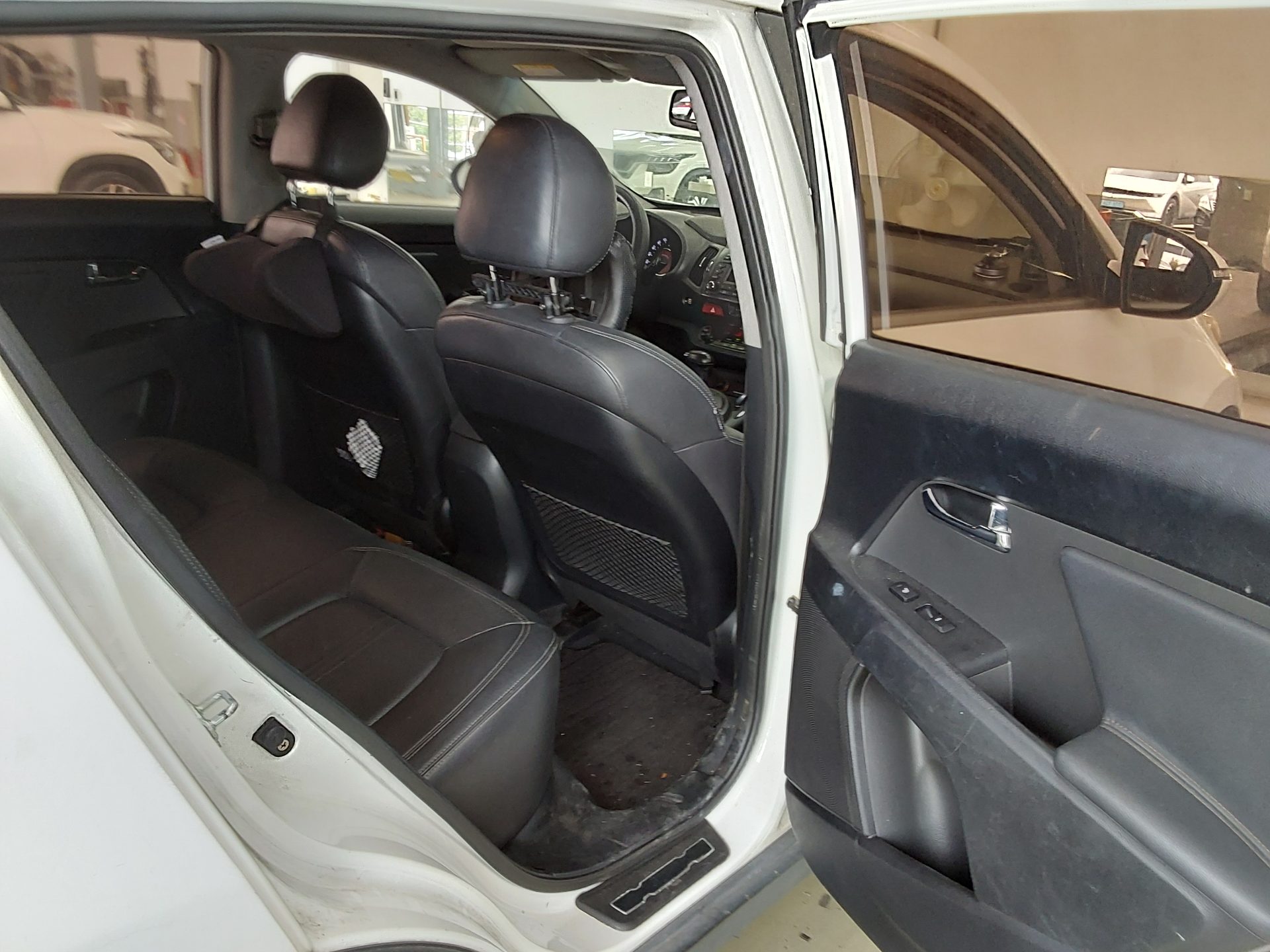 Kia Sportage 2011 - Image 13