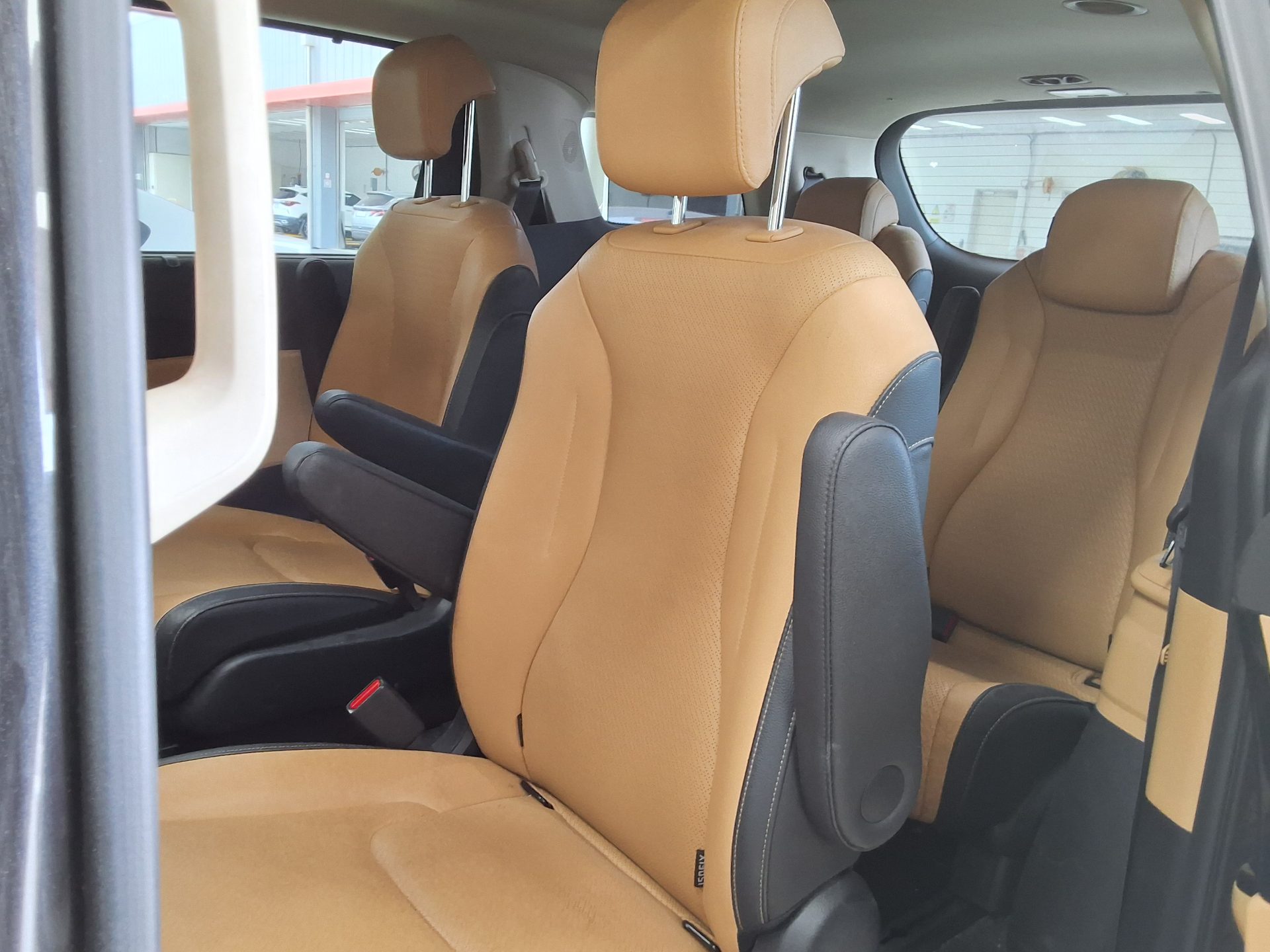 Kia Carnival - 11