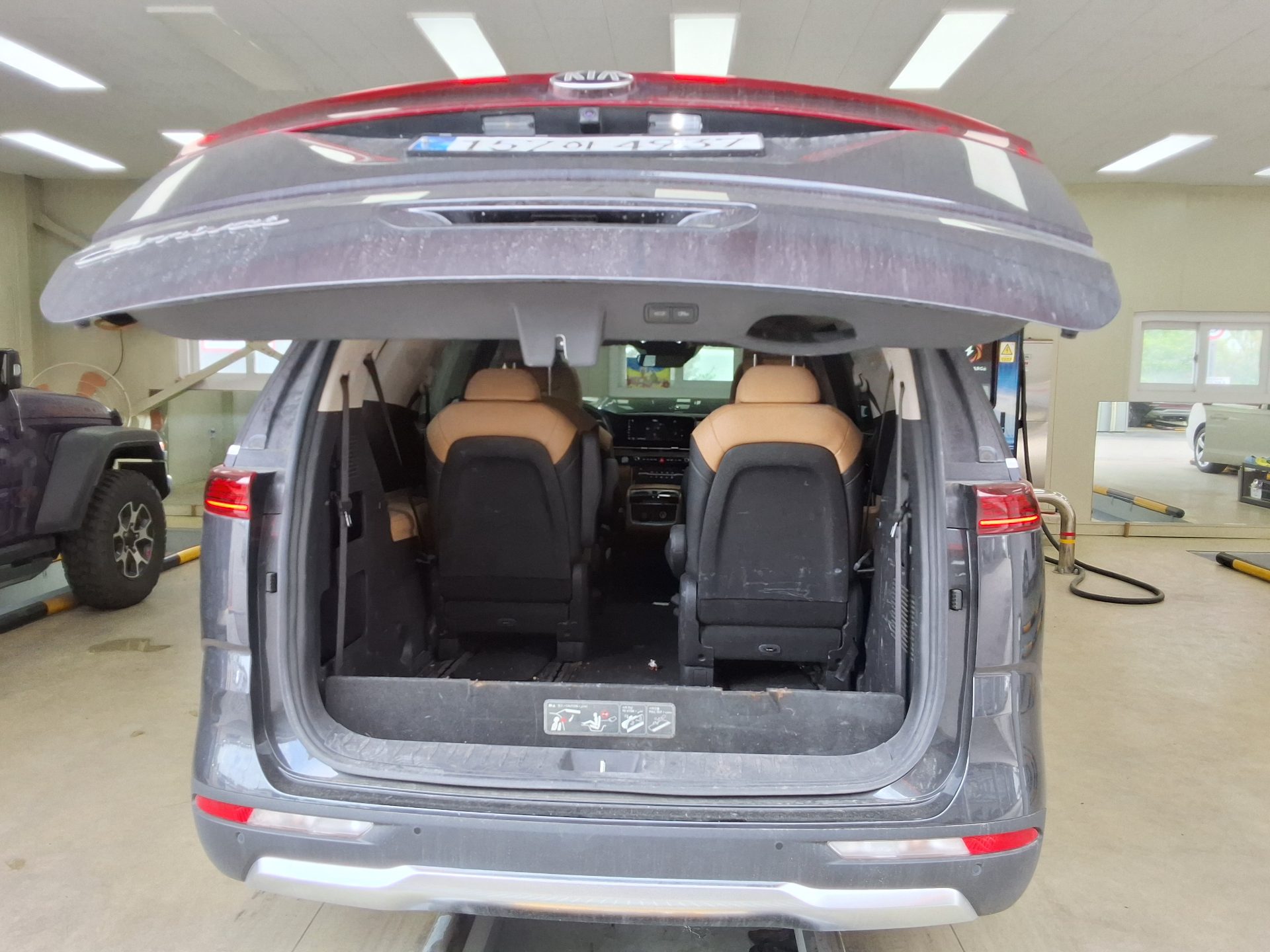 Kia Carnival - 14