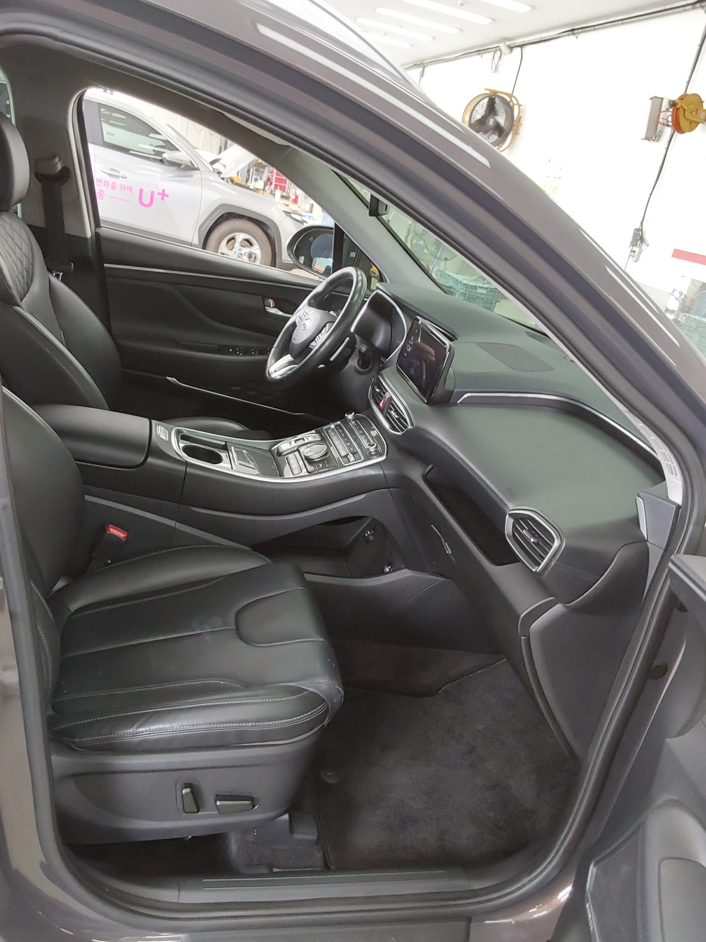 Hyundai Santa Fe 2021 - Image 13