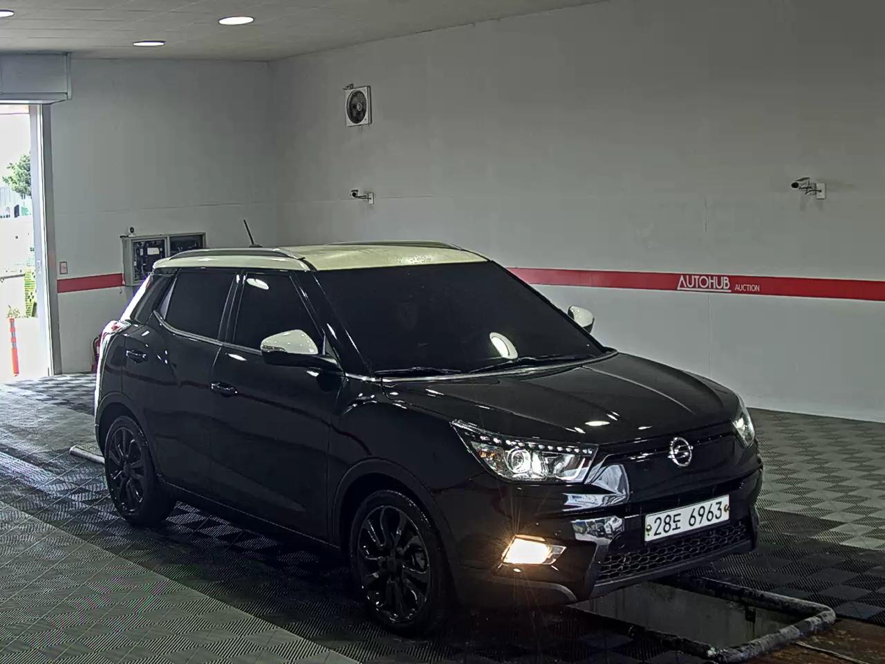 KG Mobility Tivoli 2015 - Image 2