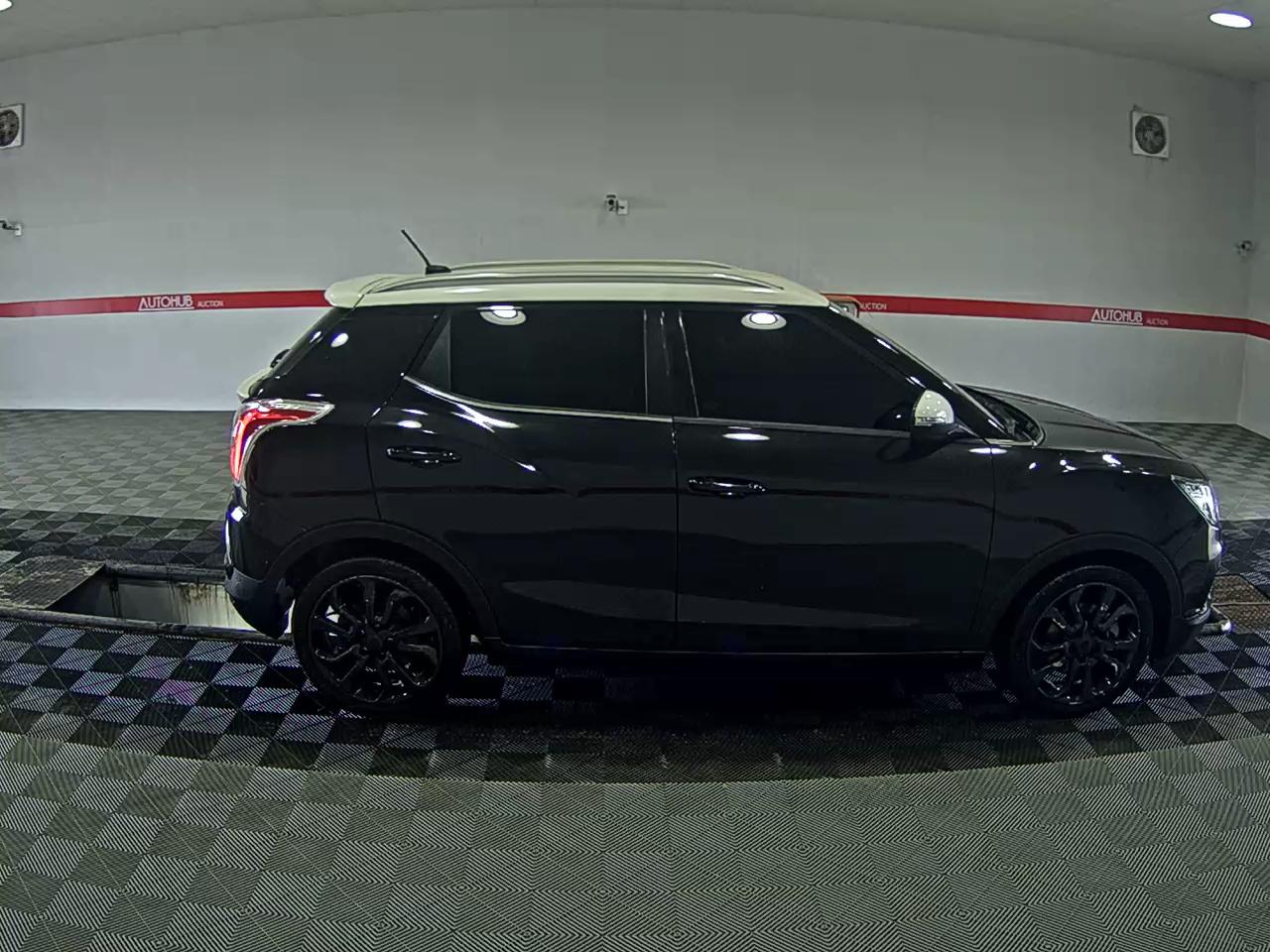 KG Mobility Tivoli 2015 - Image 3