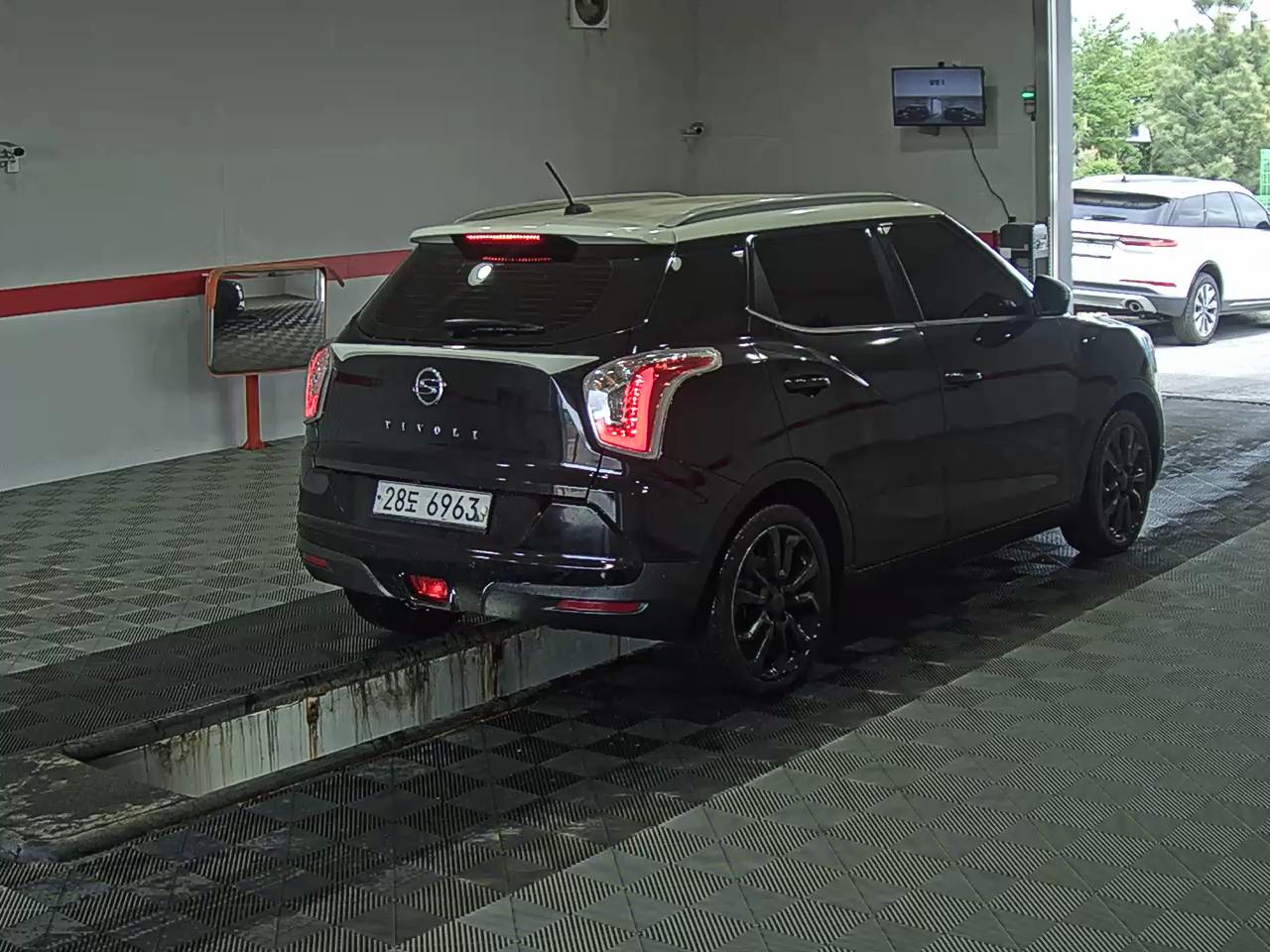 KG Mobility Tivoli 2015 - Image 4