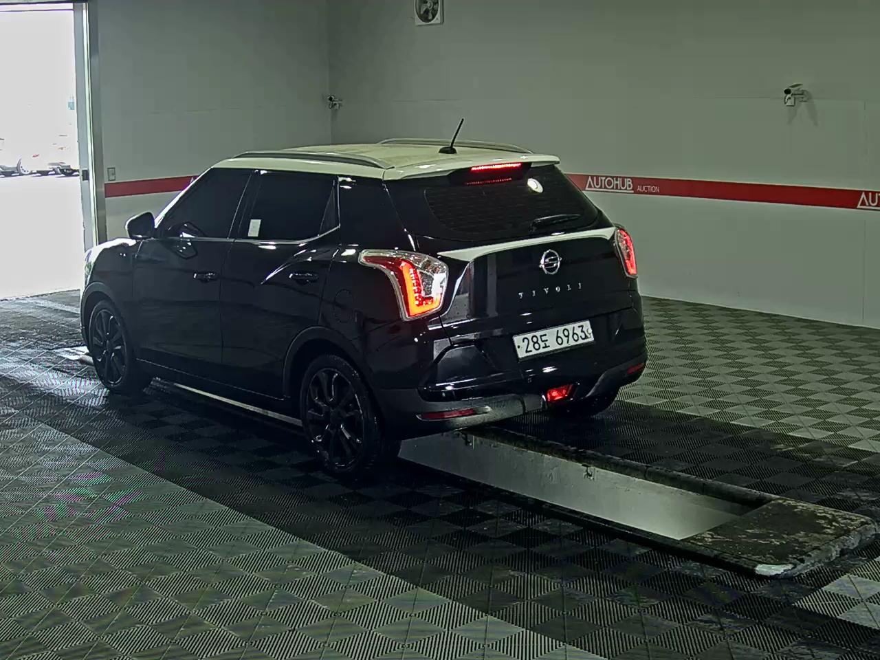 KG Mobility Tivoli 2015 - Image 5