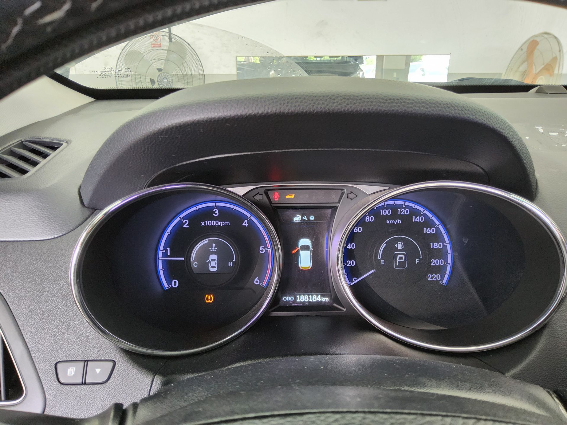 BMW iX 2014 - Image 8
