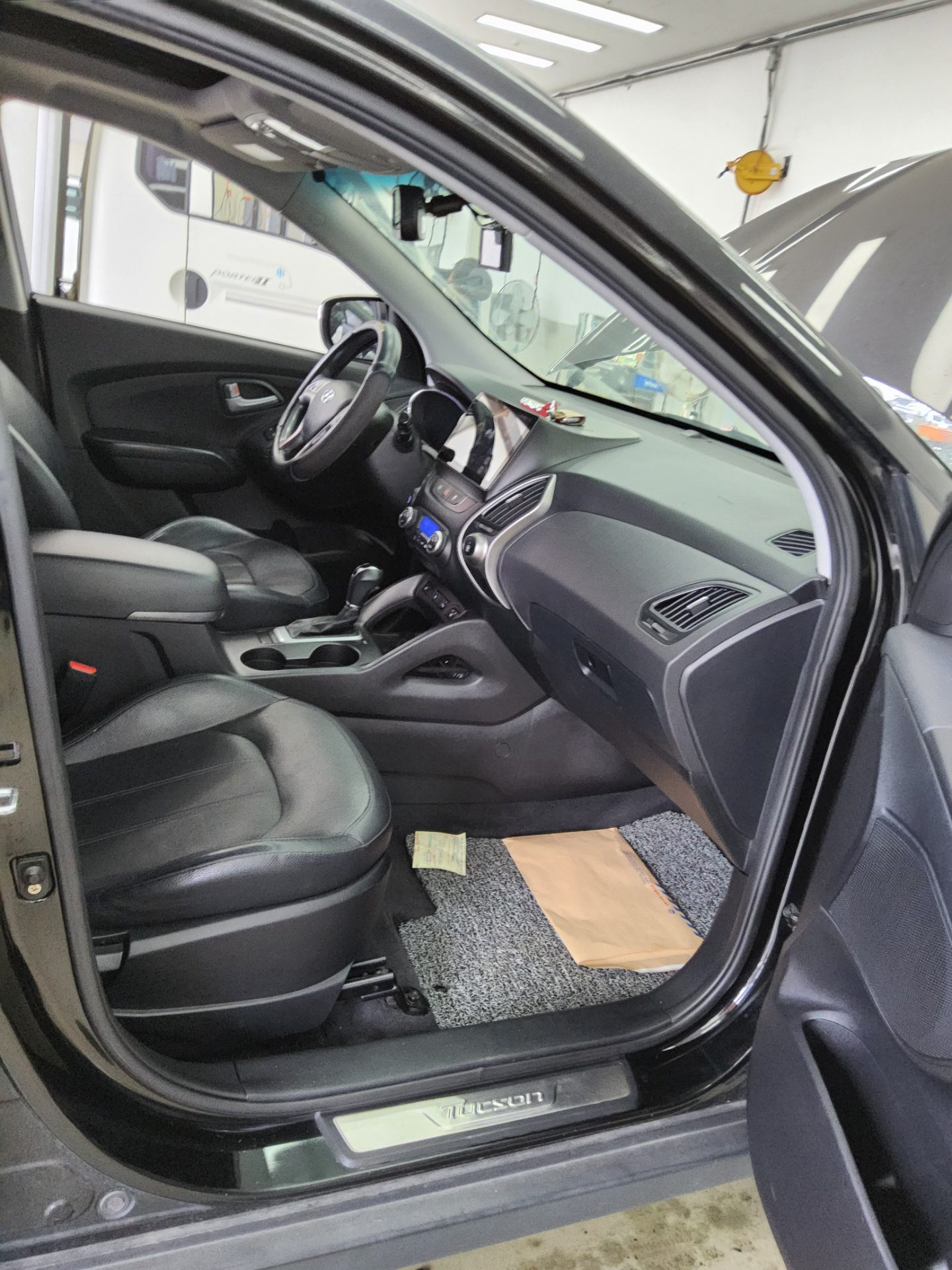 BMW iX 2014 - Image 13