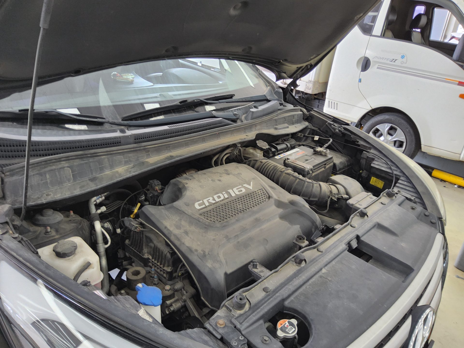 BMW iX 2014 - Image 17