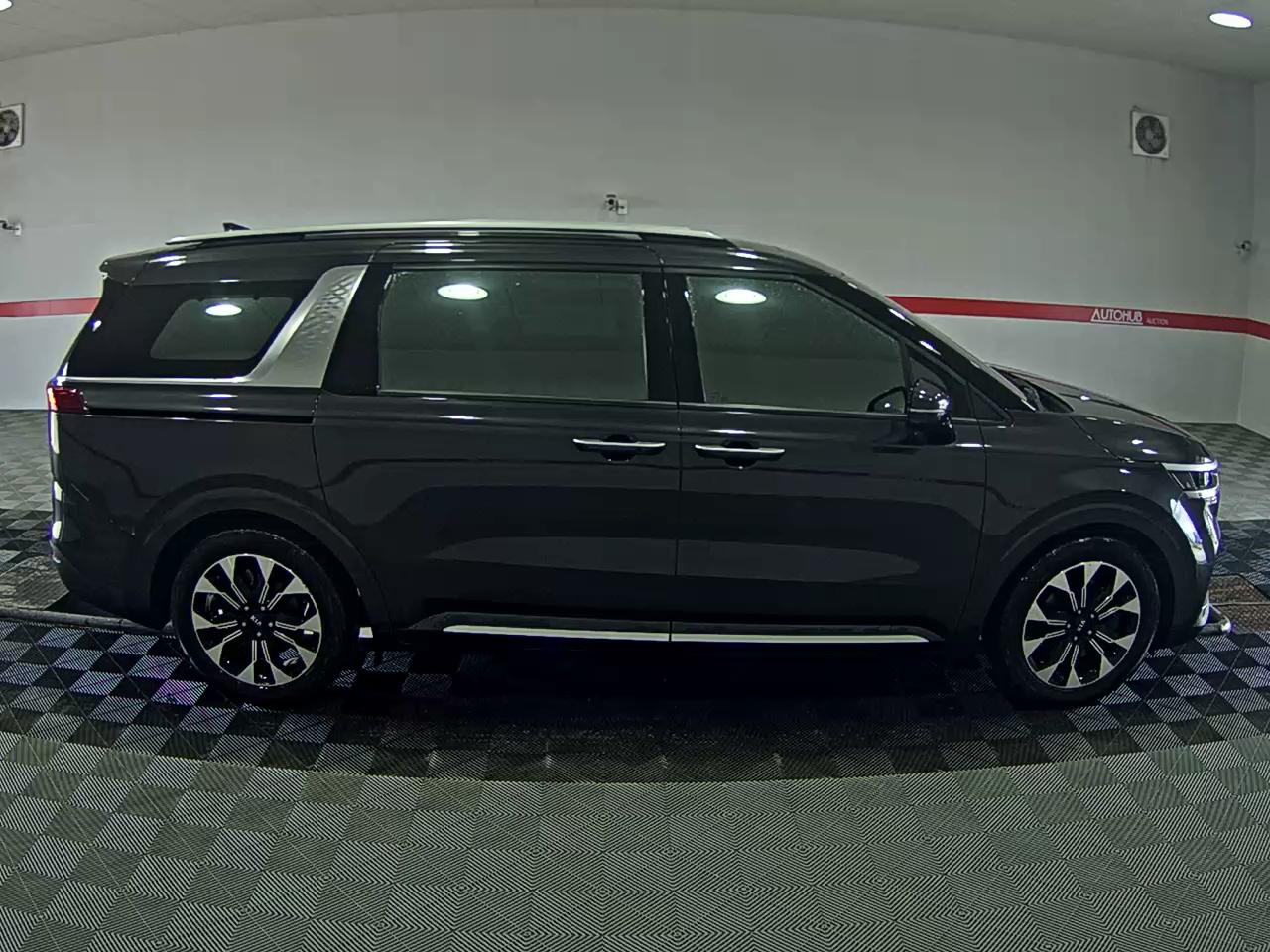 Kia Carnival - 3