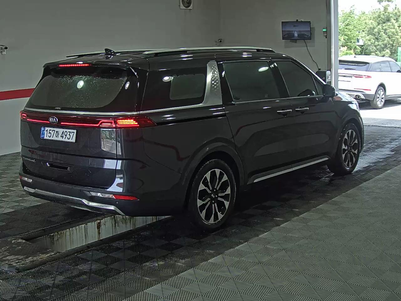 Kia Carnival - 4