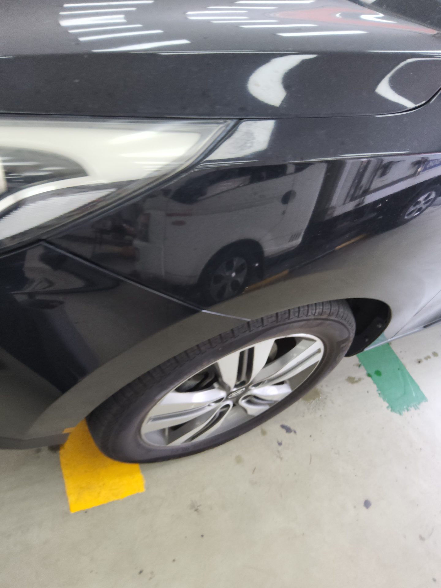 BMW iX 2014 - Image 18