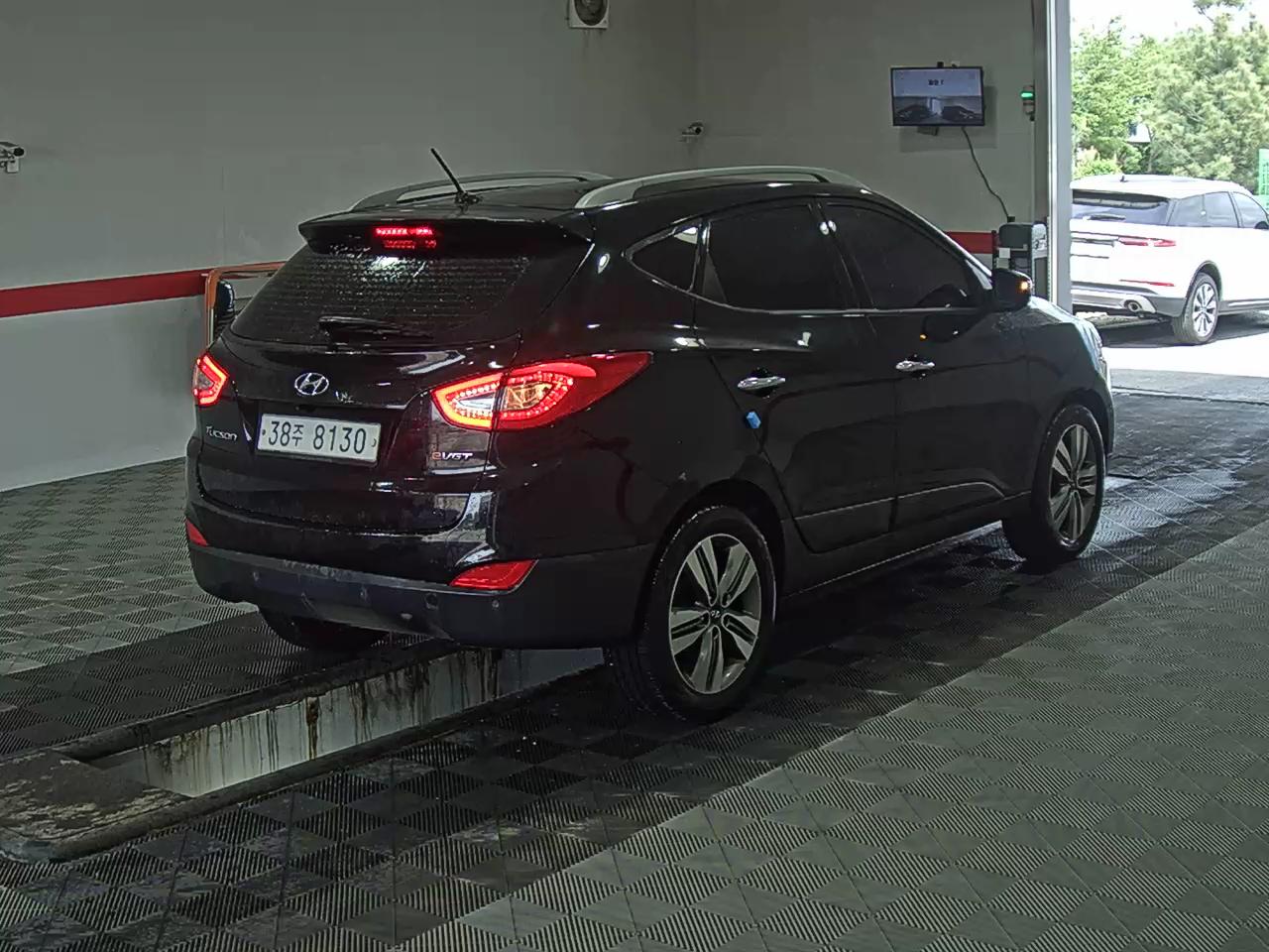 BMW iX 2014 - Image 4