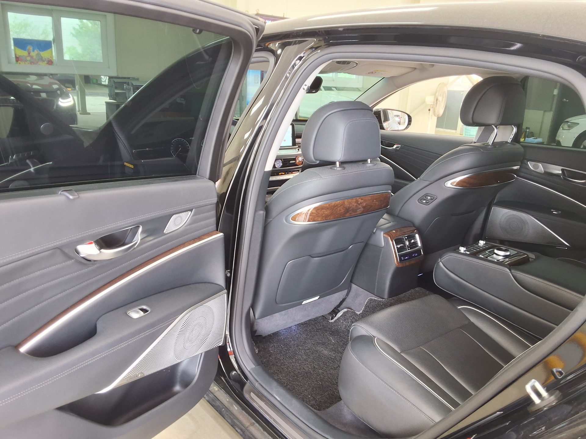 Kia QUORIS 2021 - Image 11