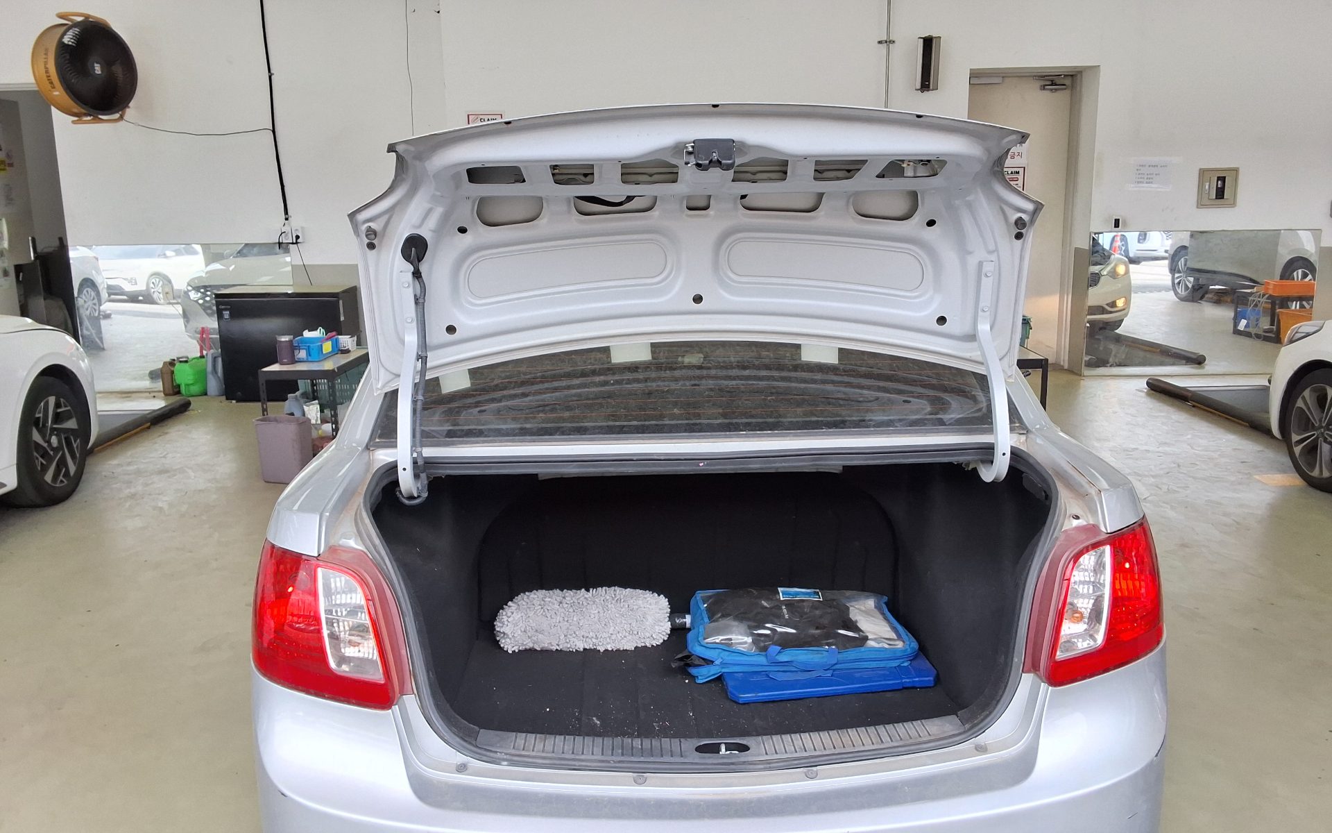 Lexus LX 2011 - Image 14
