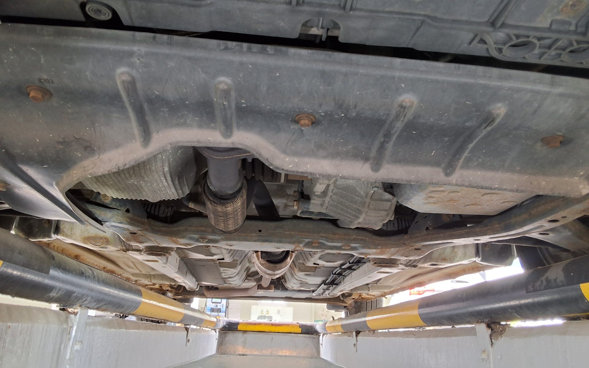 Lexus LX 2011 - Image 19