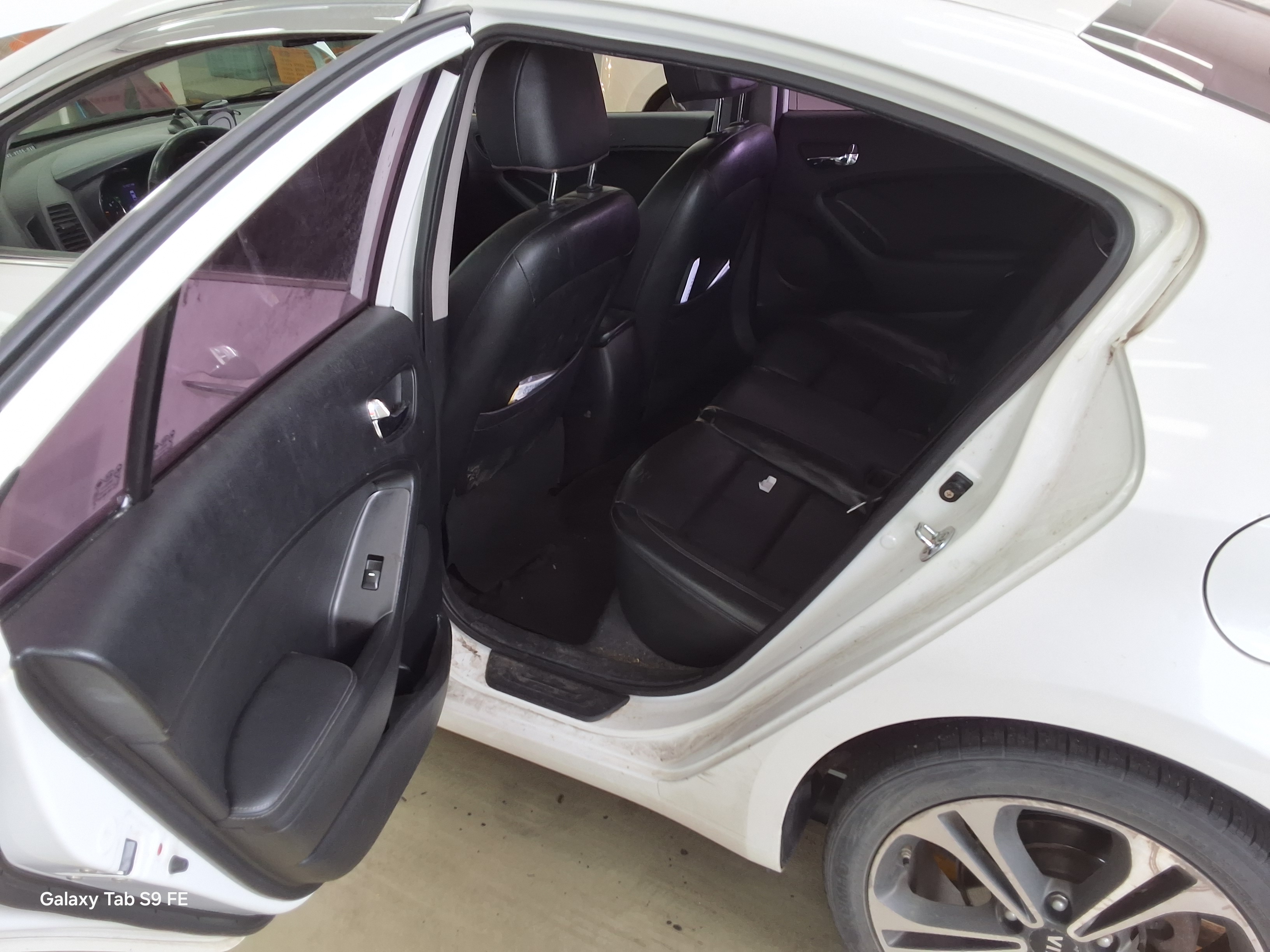 Kia K3 2013 - Image 11