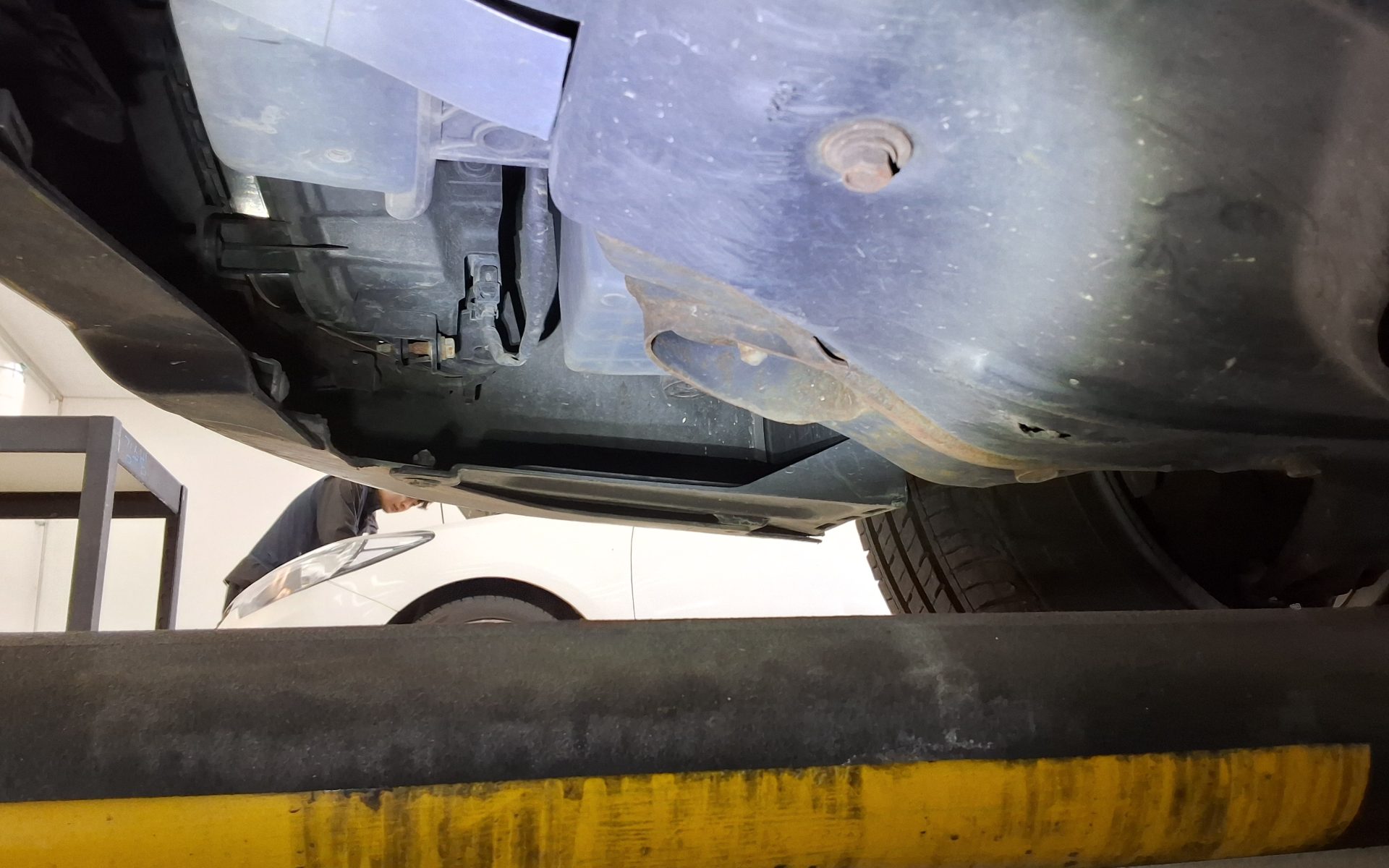Lexus LX 2011 - Image 20