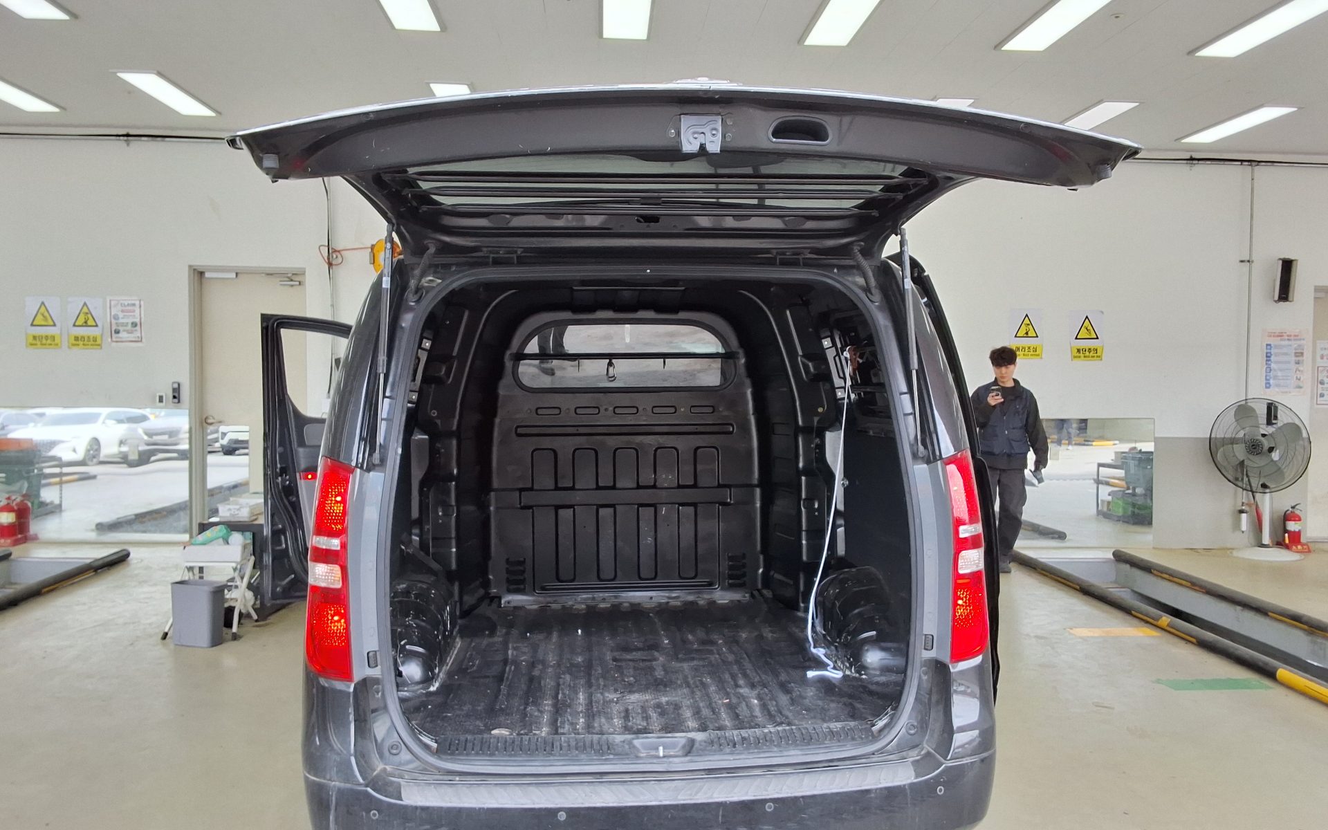 Hyundai Grand Starex 2018 - Image 14