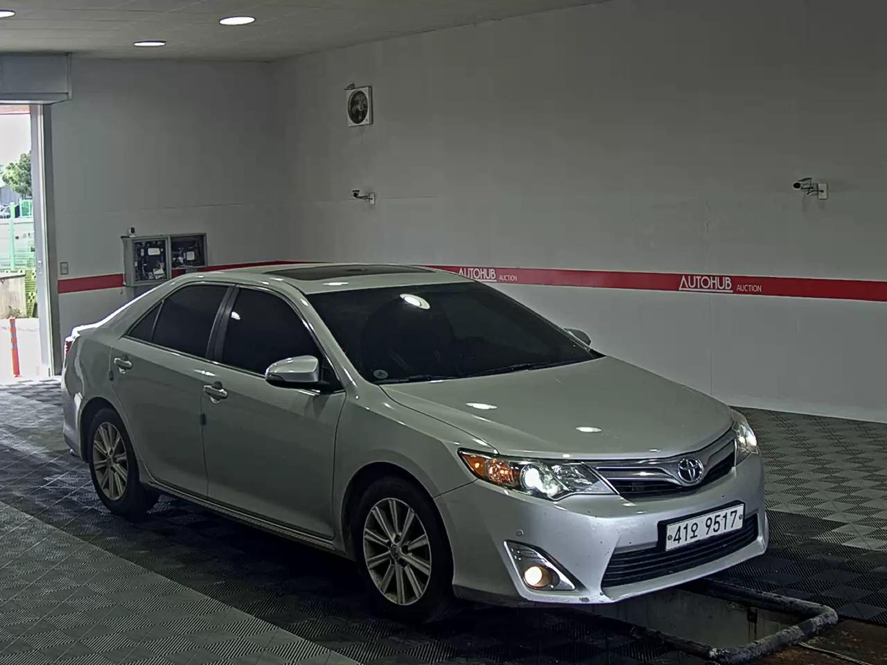 Toyota Camry 2014 - Image 2