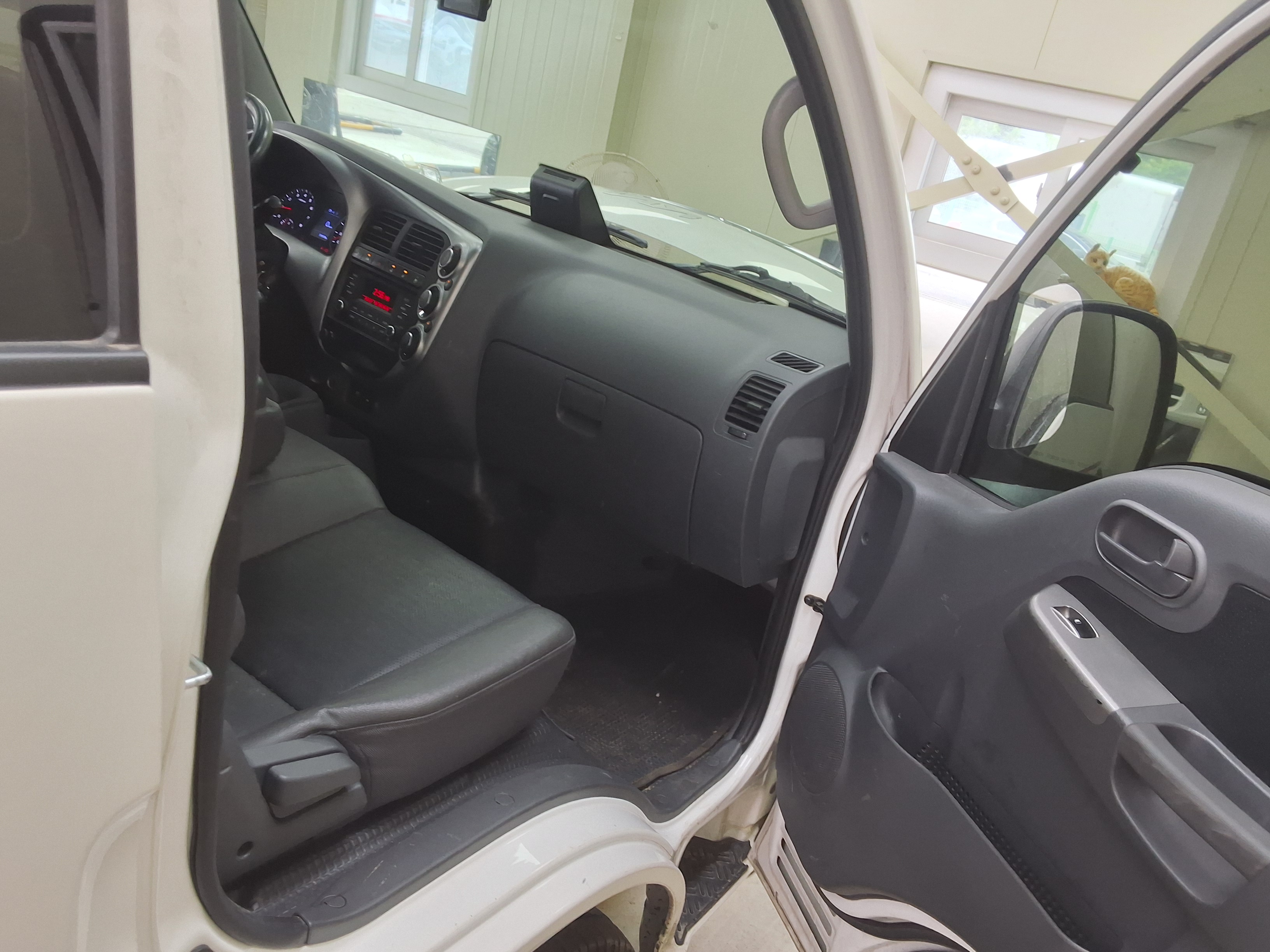 Chrysler Cargo 2022 - Image 11