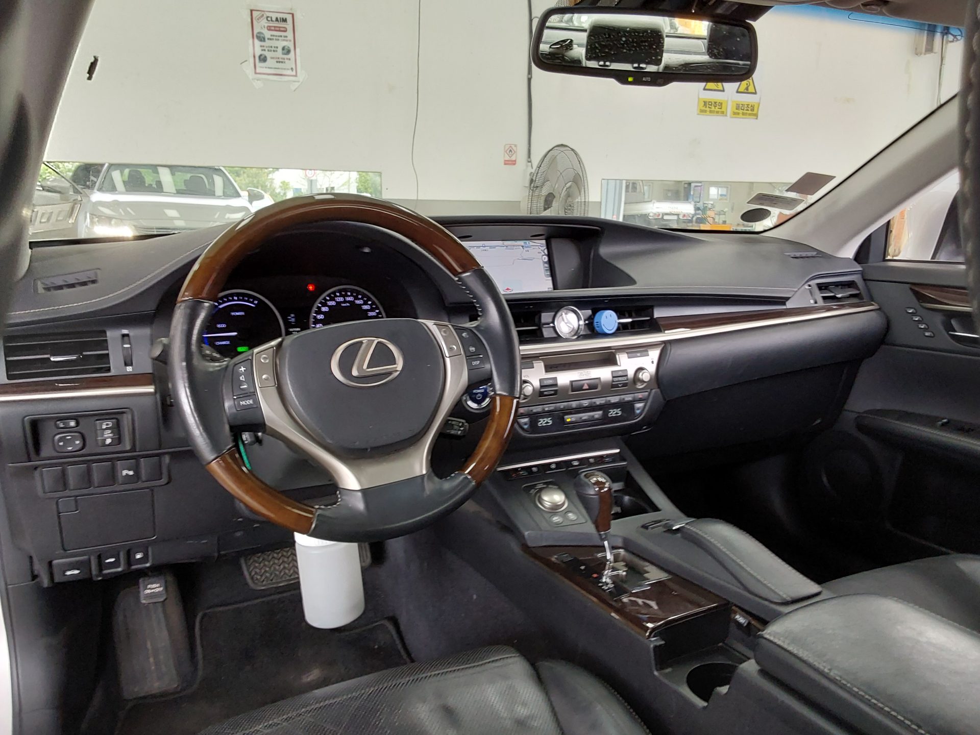 Lexus ES 2013 - Image 11