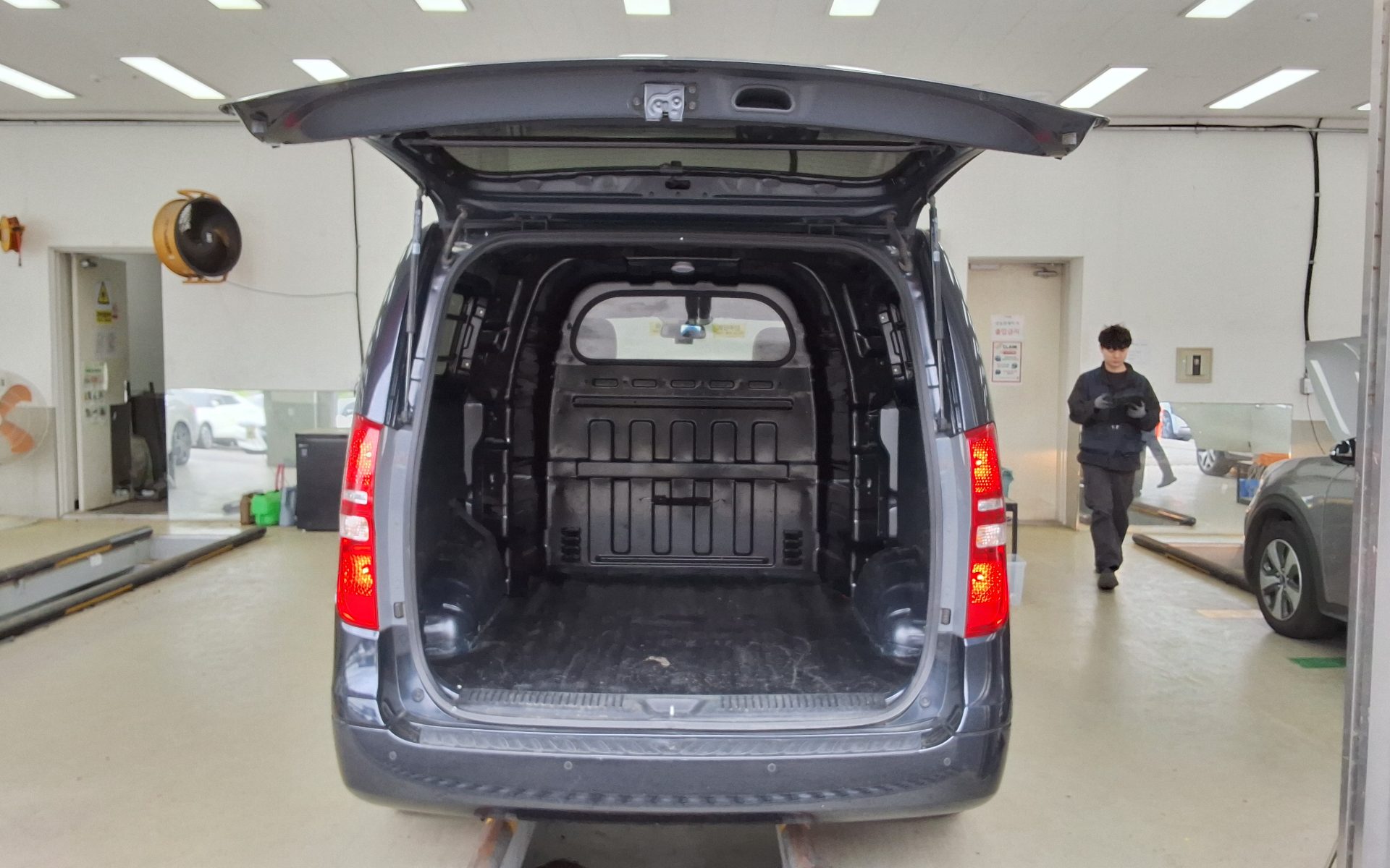 Hyundai Grand Starex 2021 - Image 14