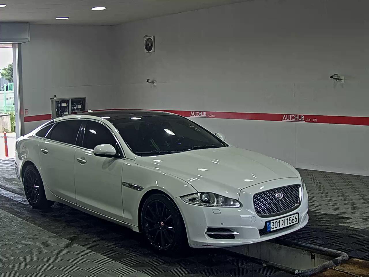 Jaguar Jaguar 2015 - Image 2