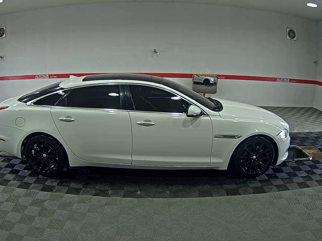 Jaguar Jaguar 2015 - Image 3
