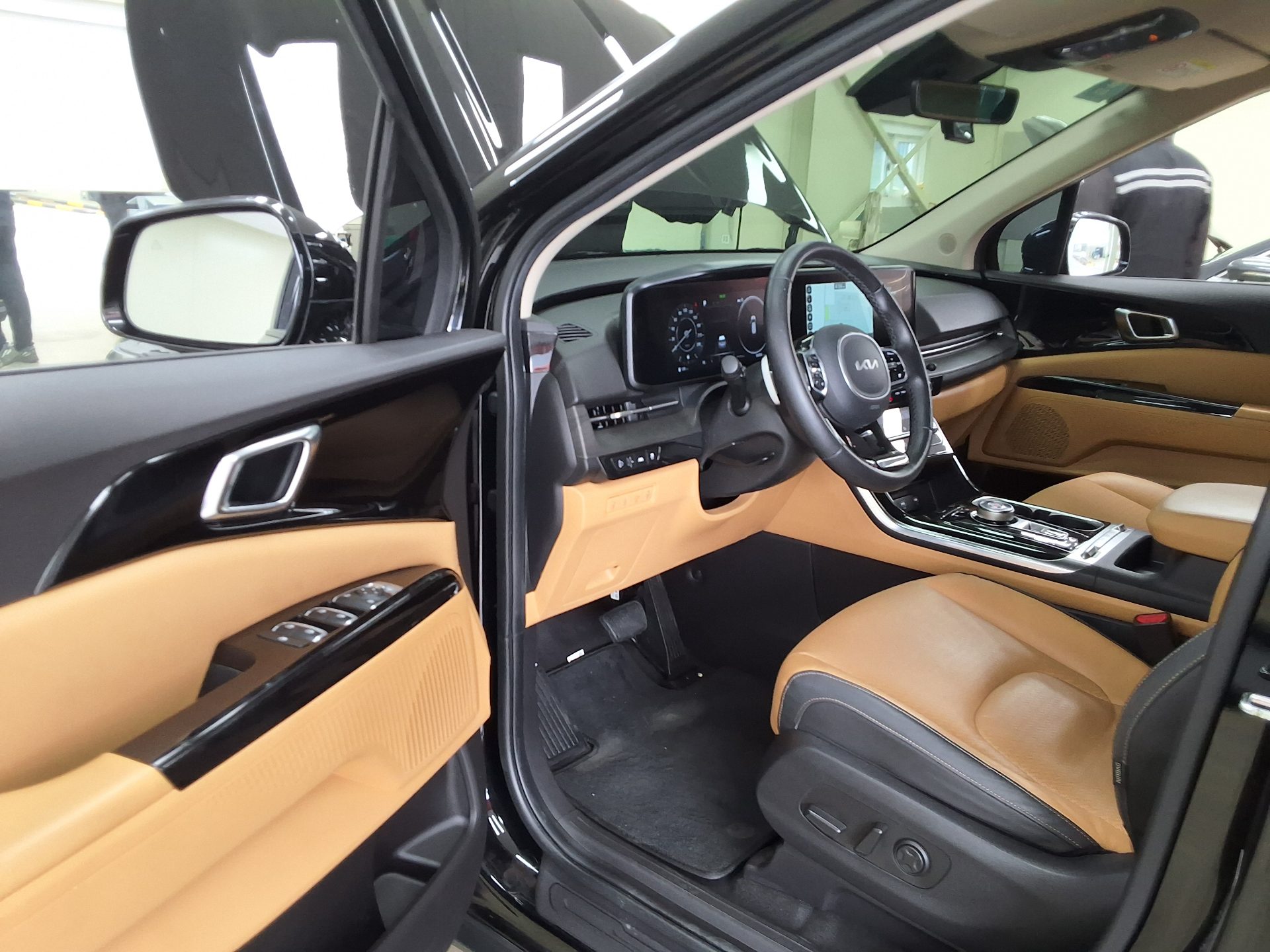 Kia SEDONA 2023 - Image 9