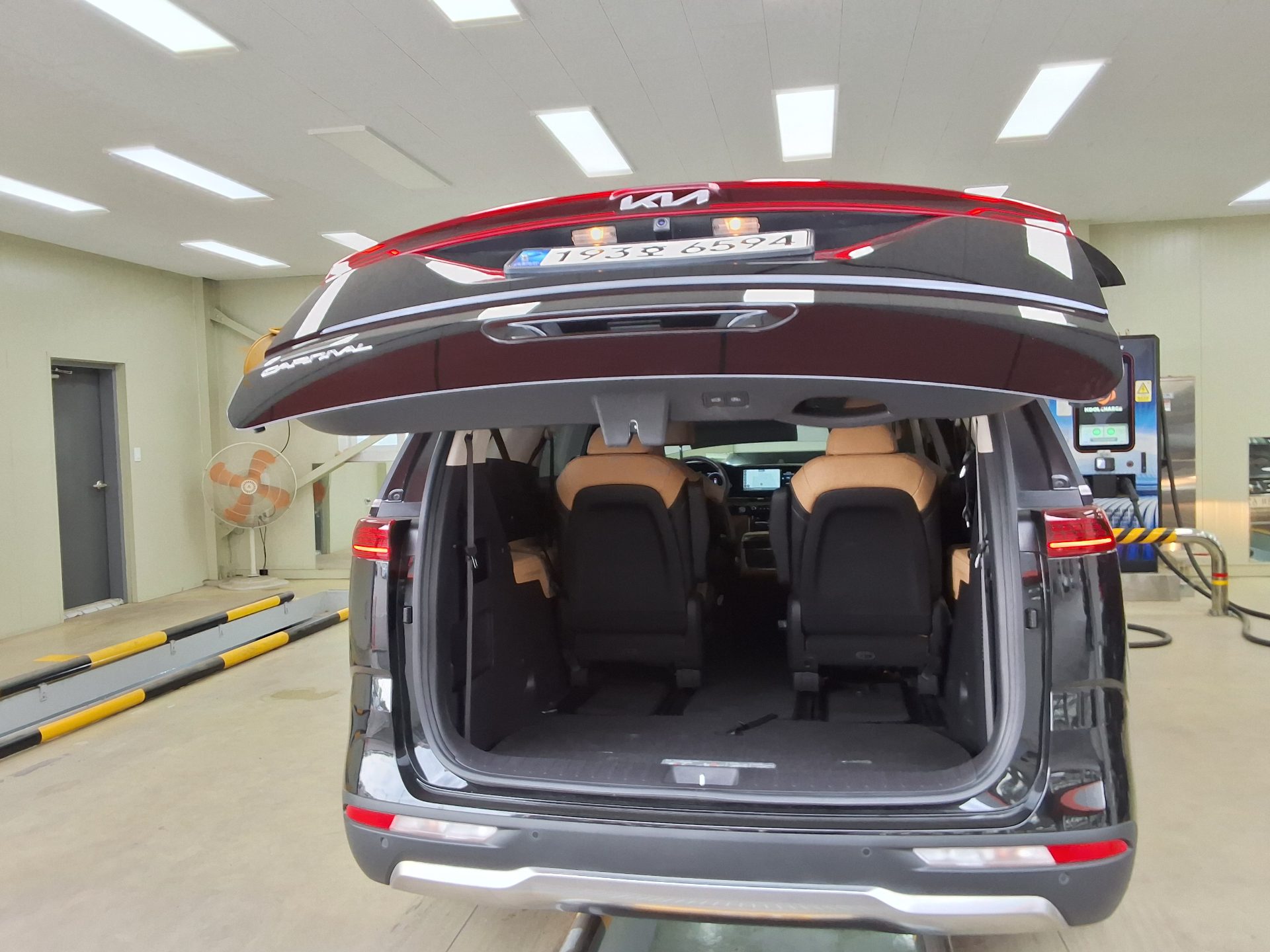 Kia SEDONA 2023 - Image 14