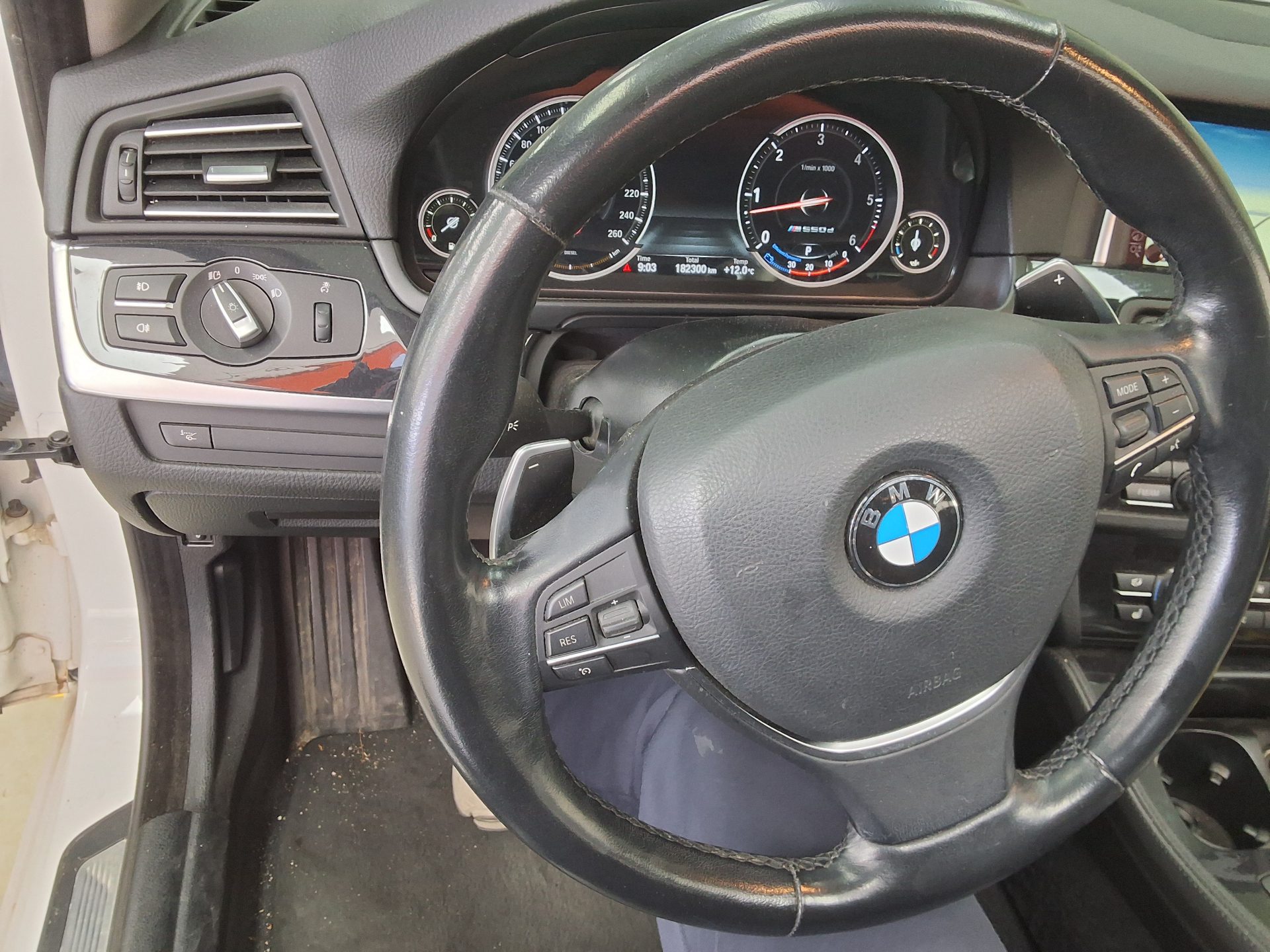 BMW 5 Series 2016 - Image 16