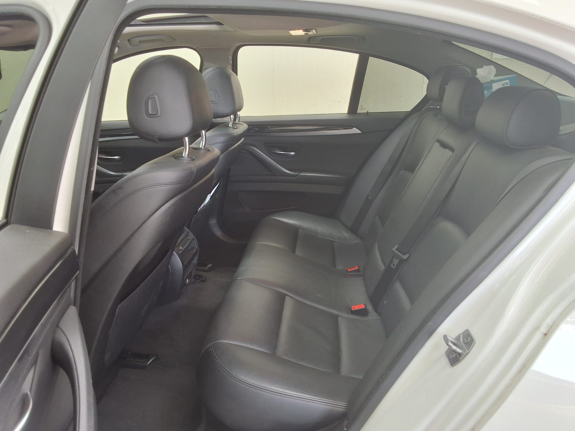 BMW 5 Series 2016 - Image 11