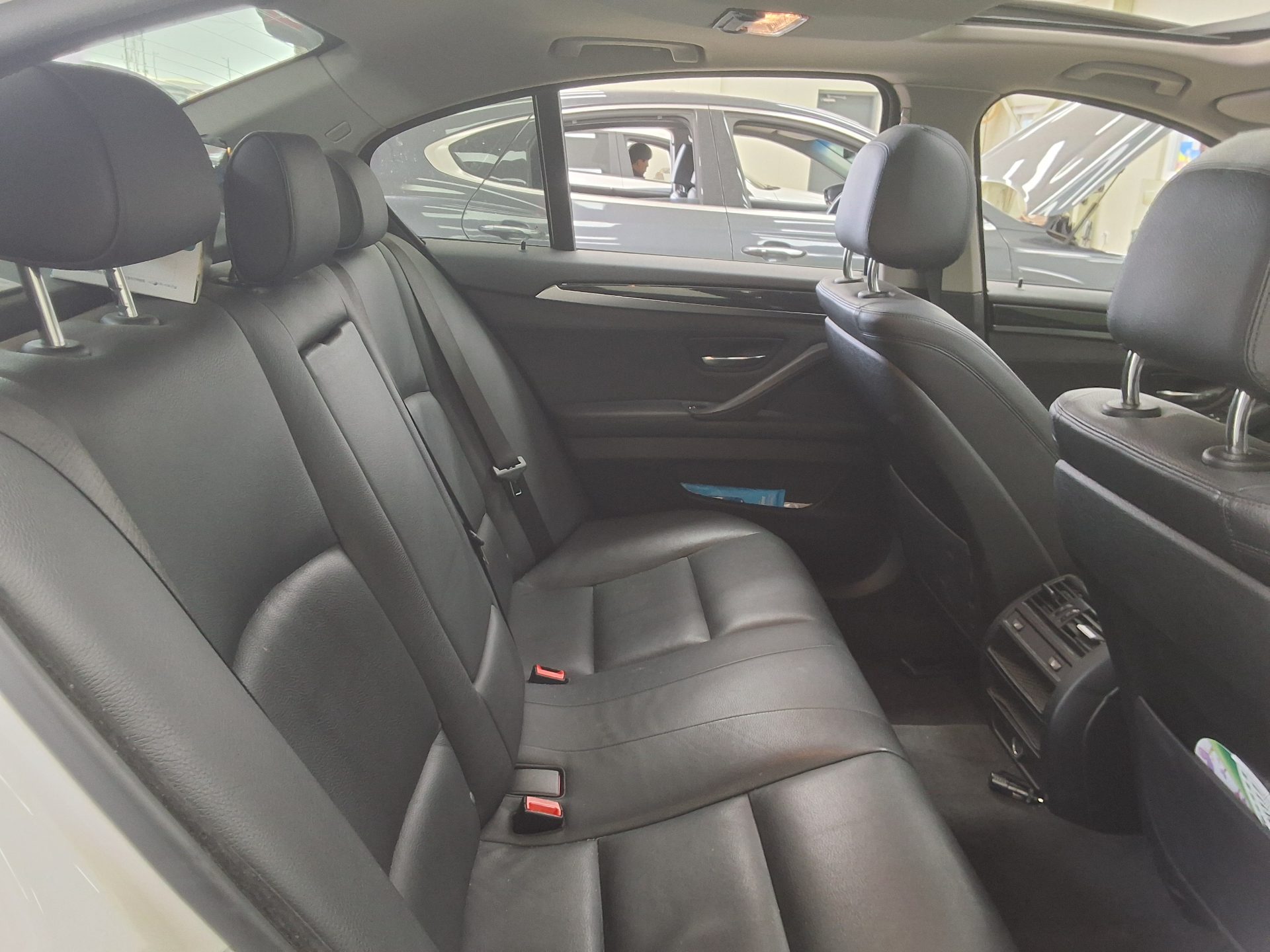 BMW 5 Series 2016 - Image 12