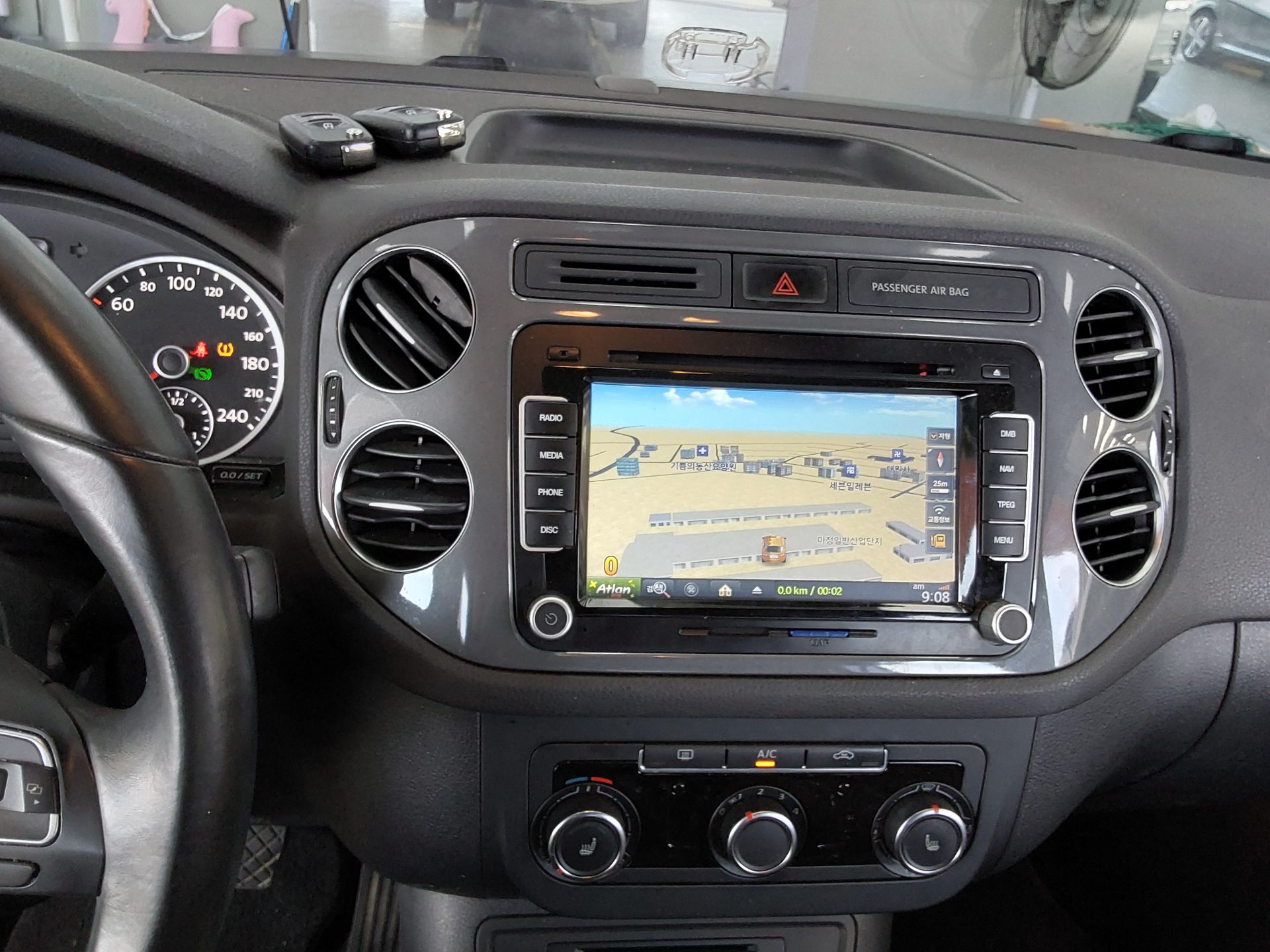 Volkswagen Tiguan 2015 - Image 17