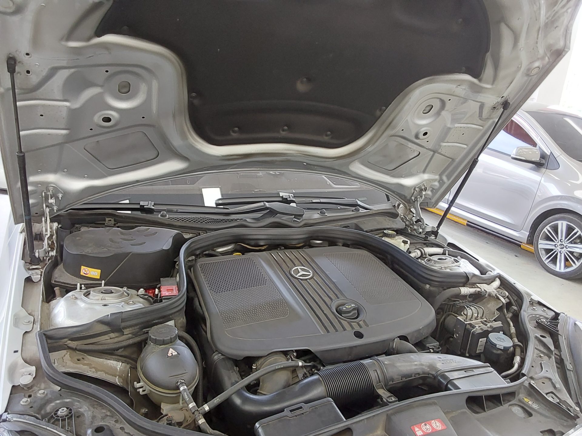 Mercedes-Benz E-Class 2013 - Image 18