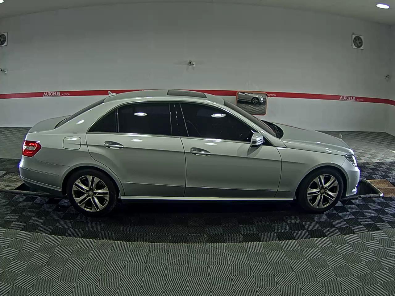 Mercedes-Benz E-Class 2013 - Image 3