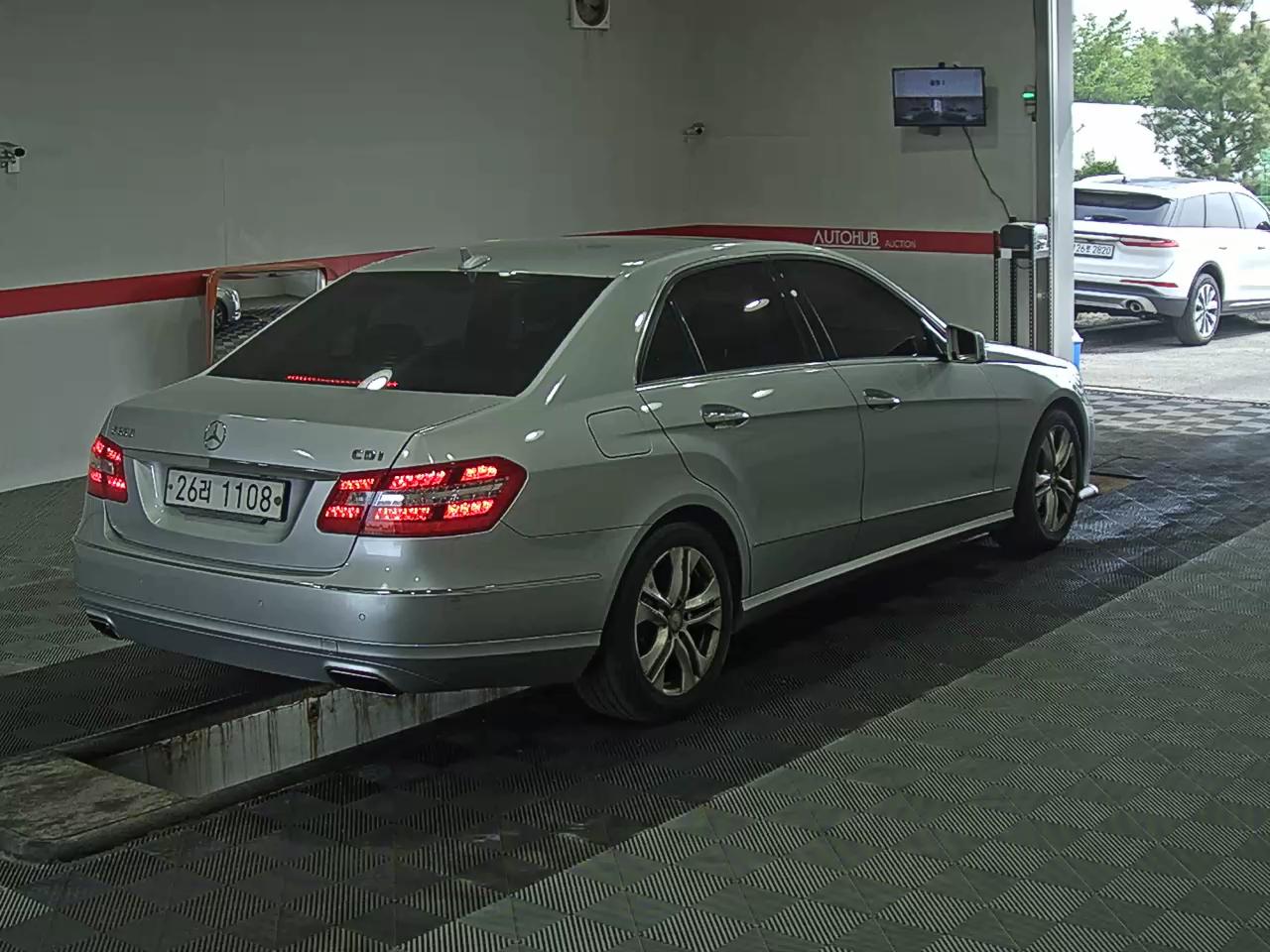 Mercedes-Benz E-Class 2013 - Image 4