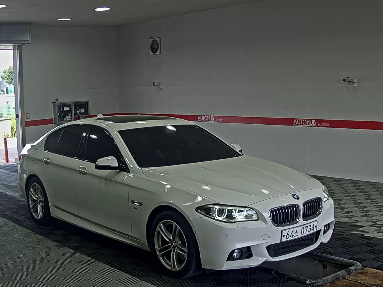 BMW 5 Series 2016 - Image 2