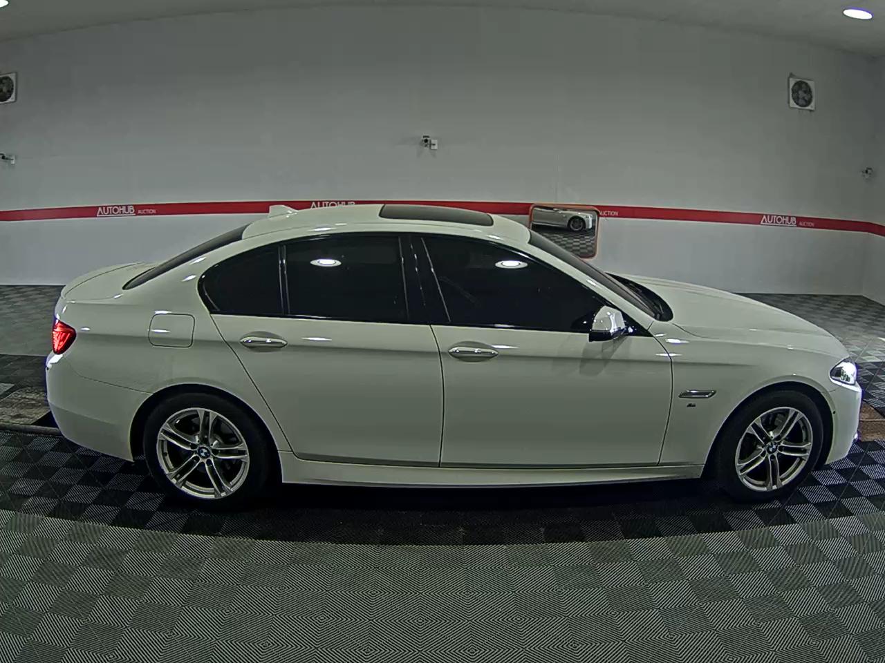 BMW 5 Series 2016 - Image 3